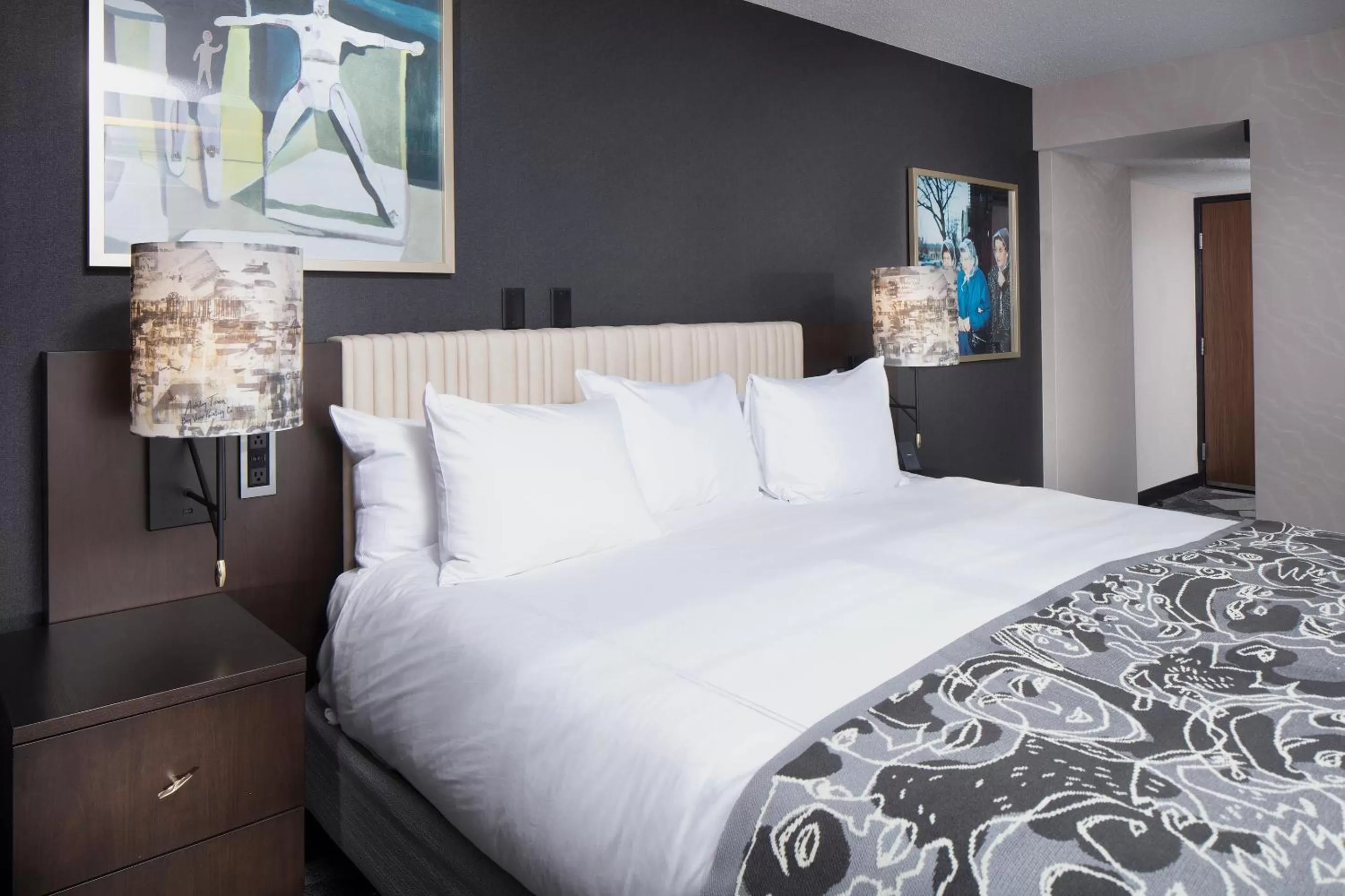 Bed in Saint Kate - The Arts Hotel