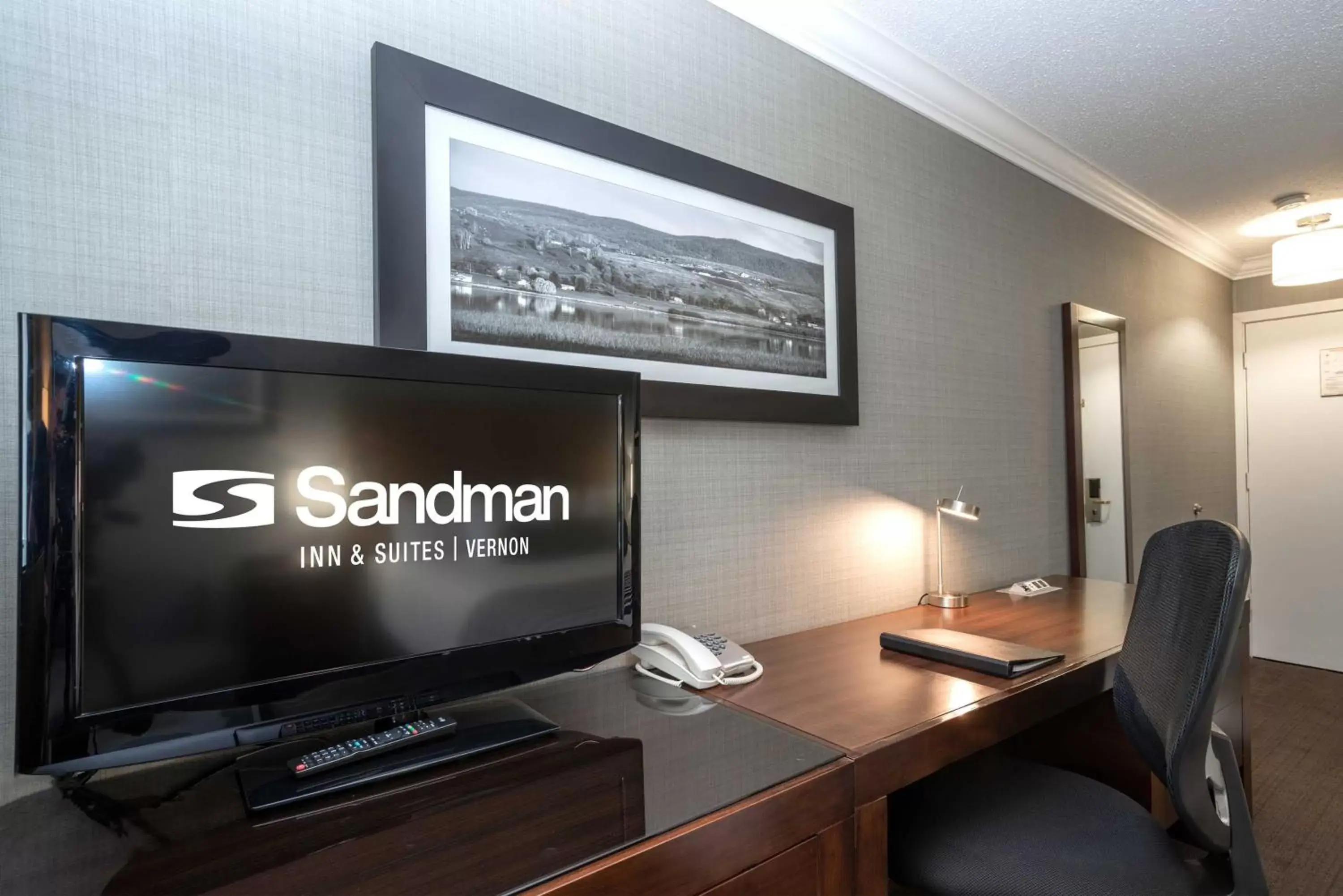 Photo of the whole room in Sandman Hotel Vernon