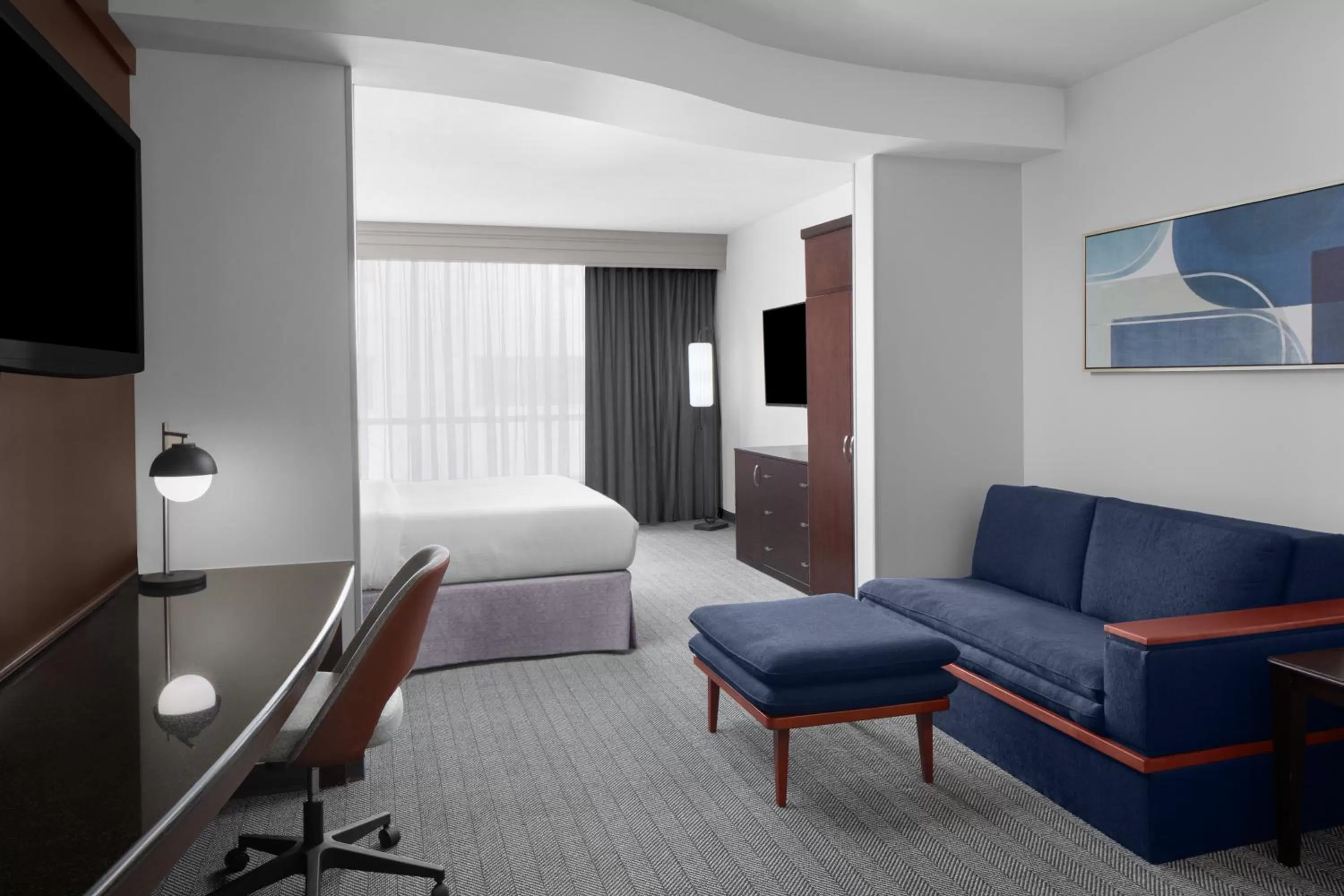 Photo of the whole room in Courtyard Cleveland University Circle