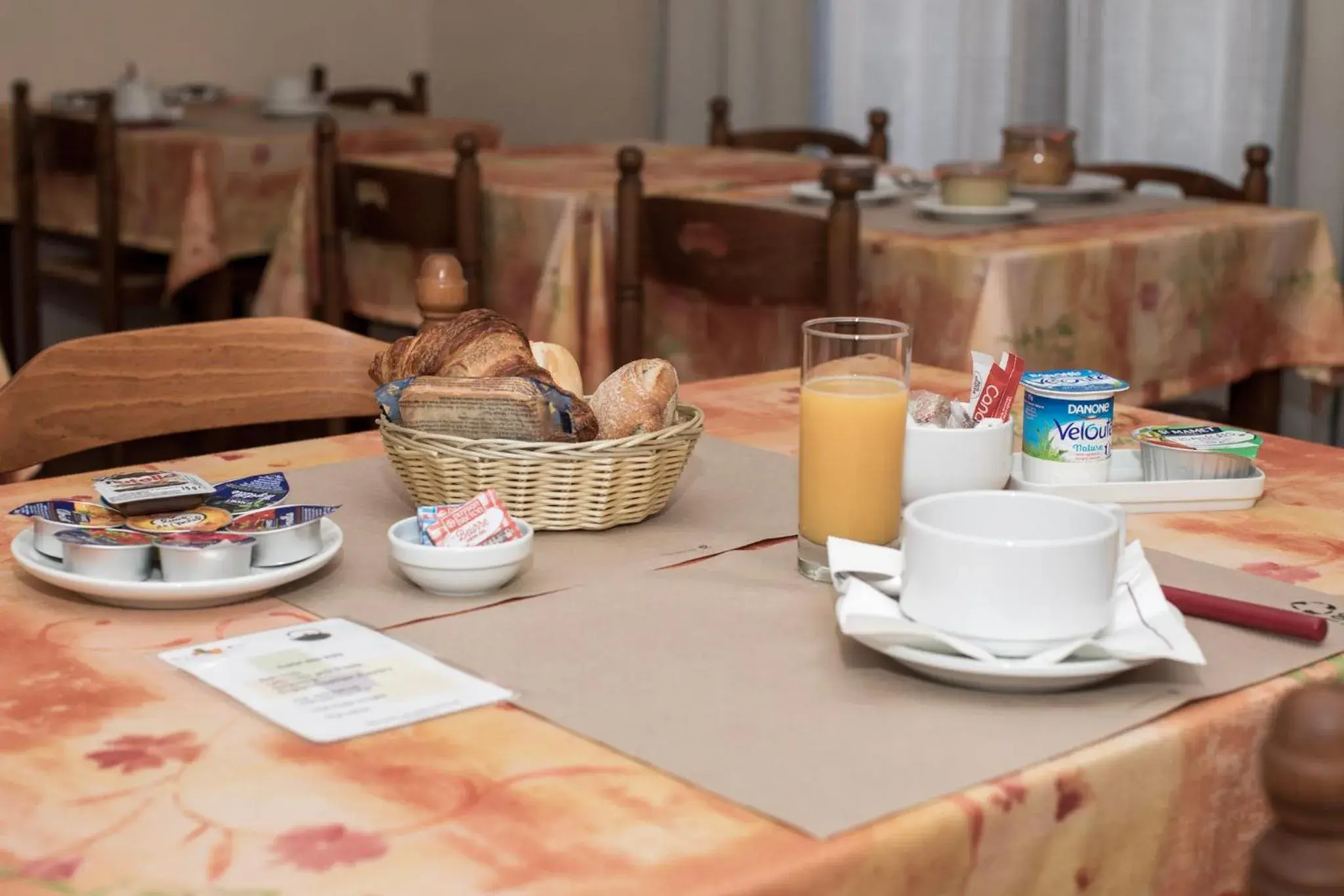 Breakfast in Cit'Hotel Aéro-Hotel