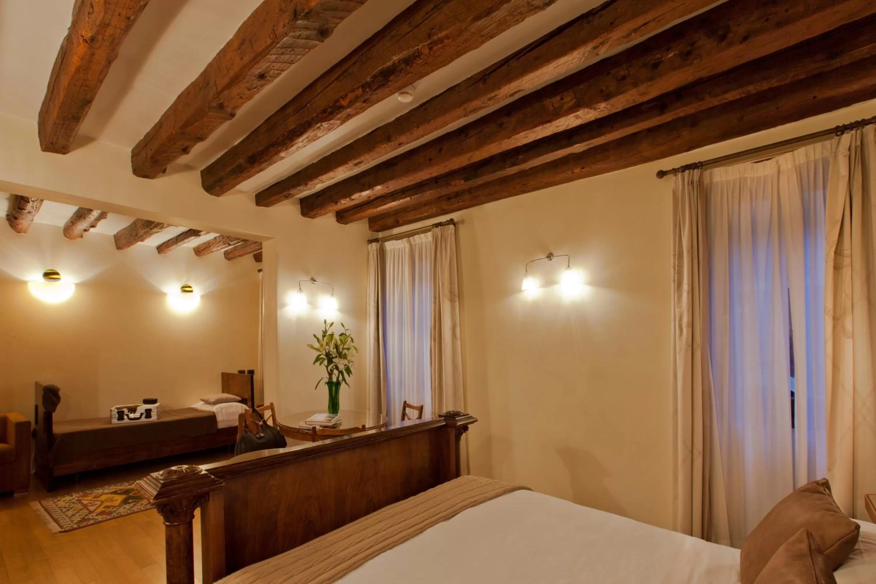 Photo of the whole room, Bed in Hotel Saturnia & International