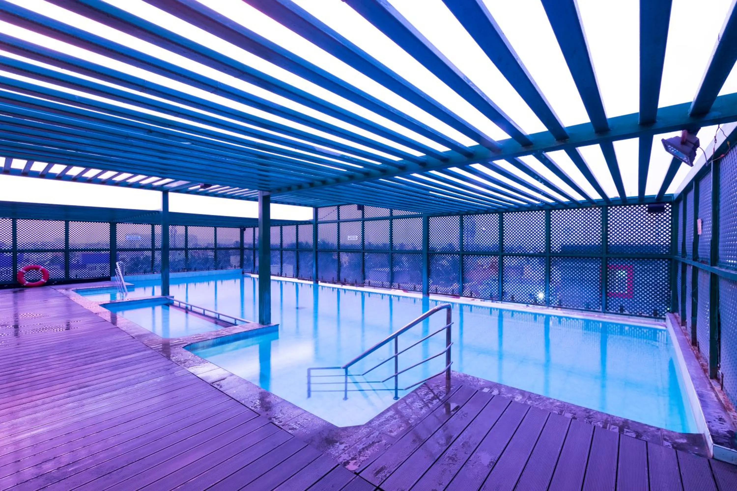 Restaurant/places to eat in Hotel Grand Residence