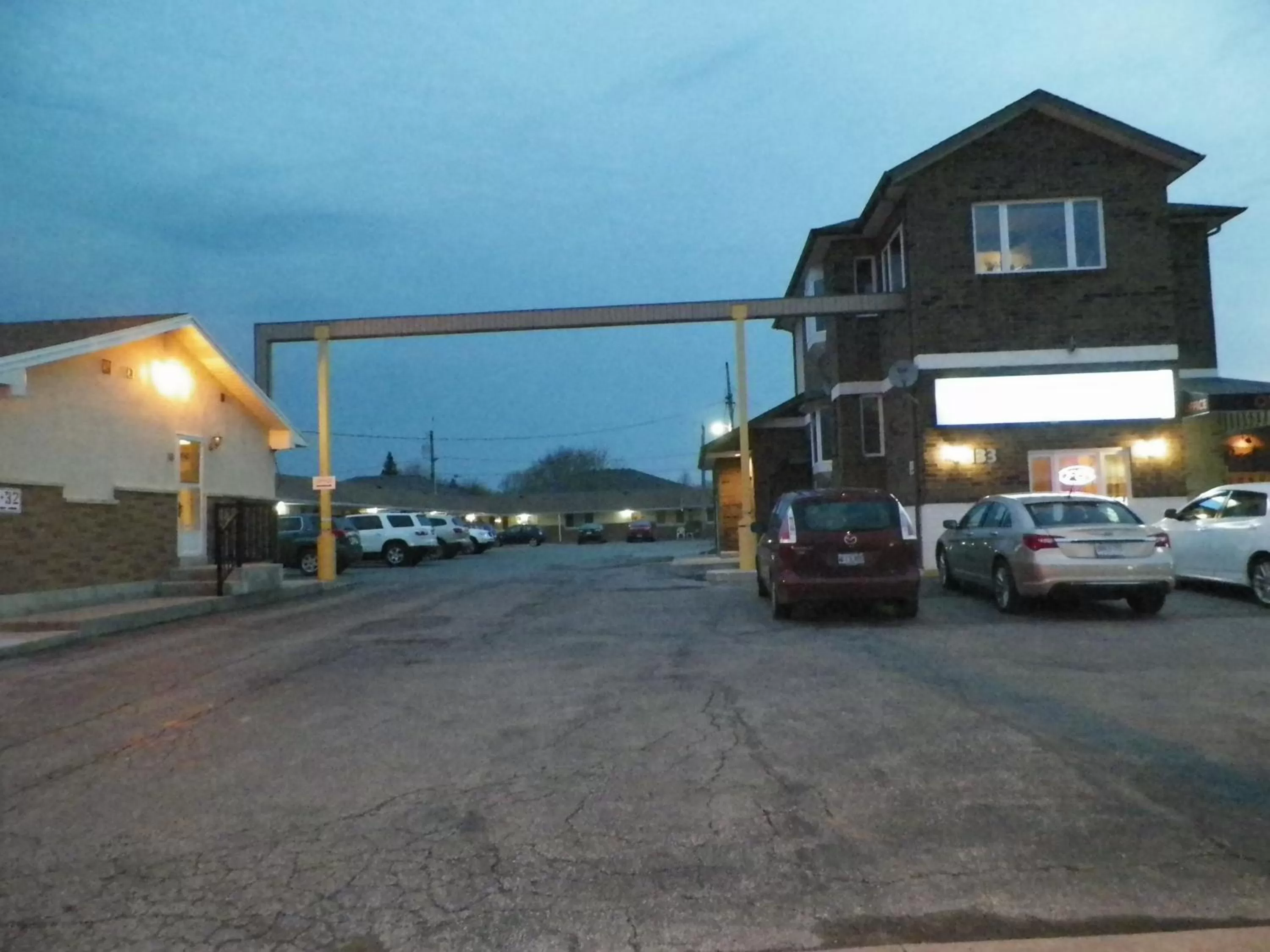 Property building in Sunparlor Motel