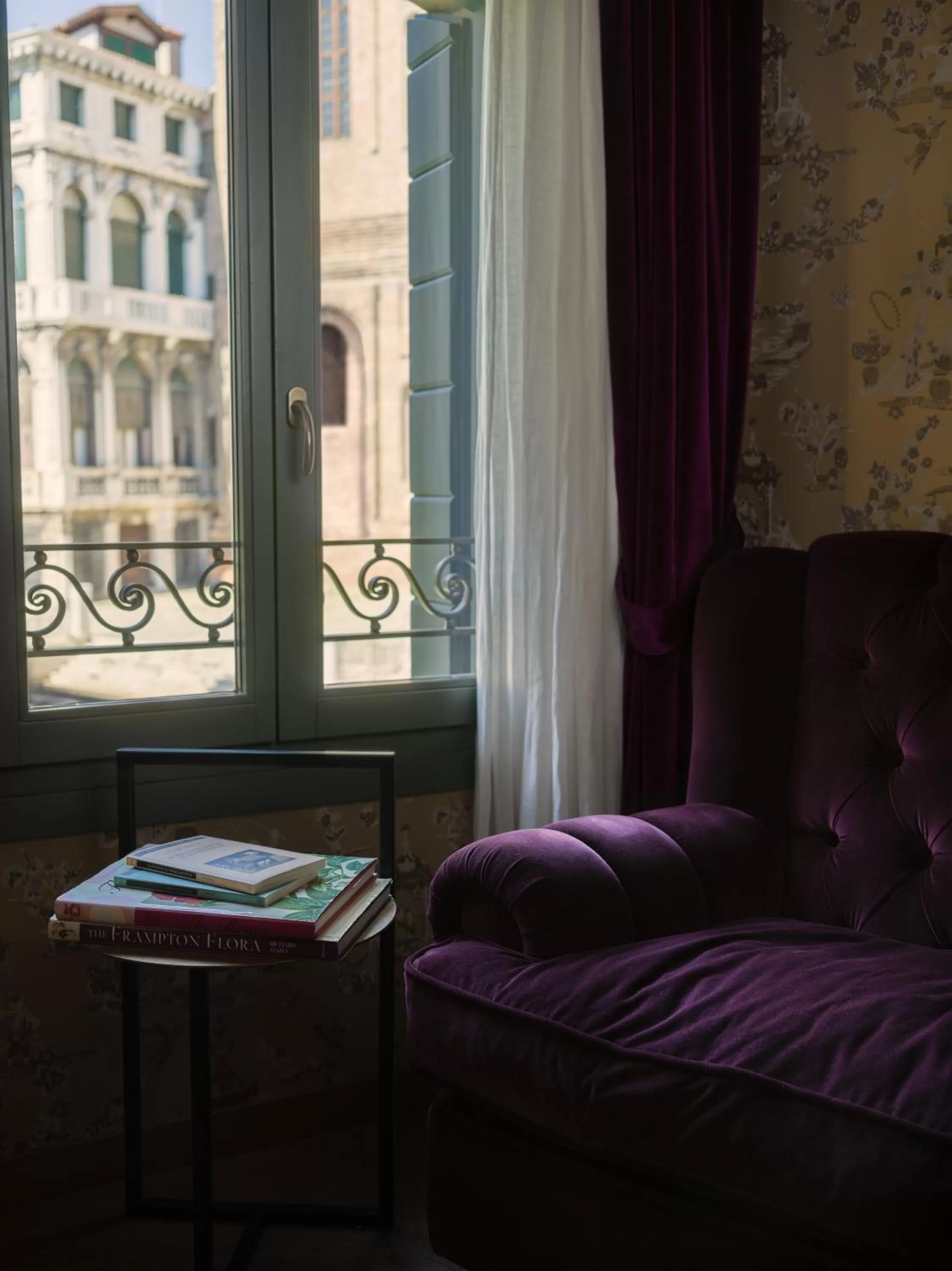 Living room in Madama Garden Retreat