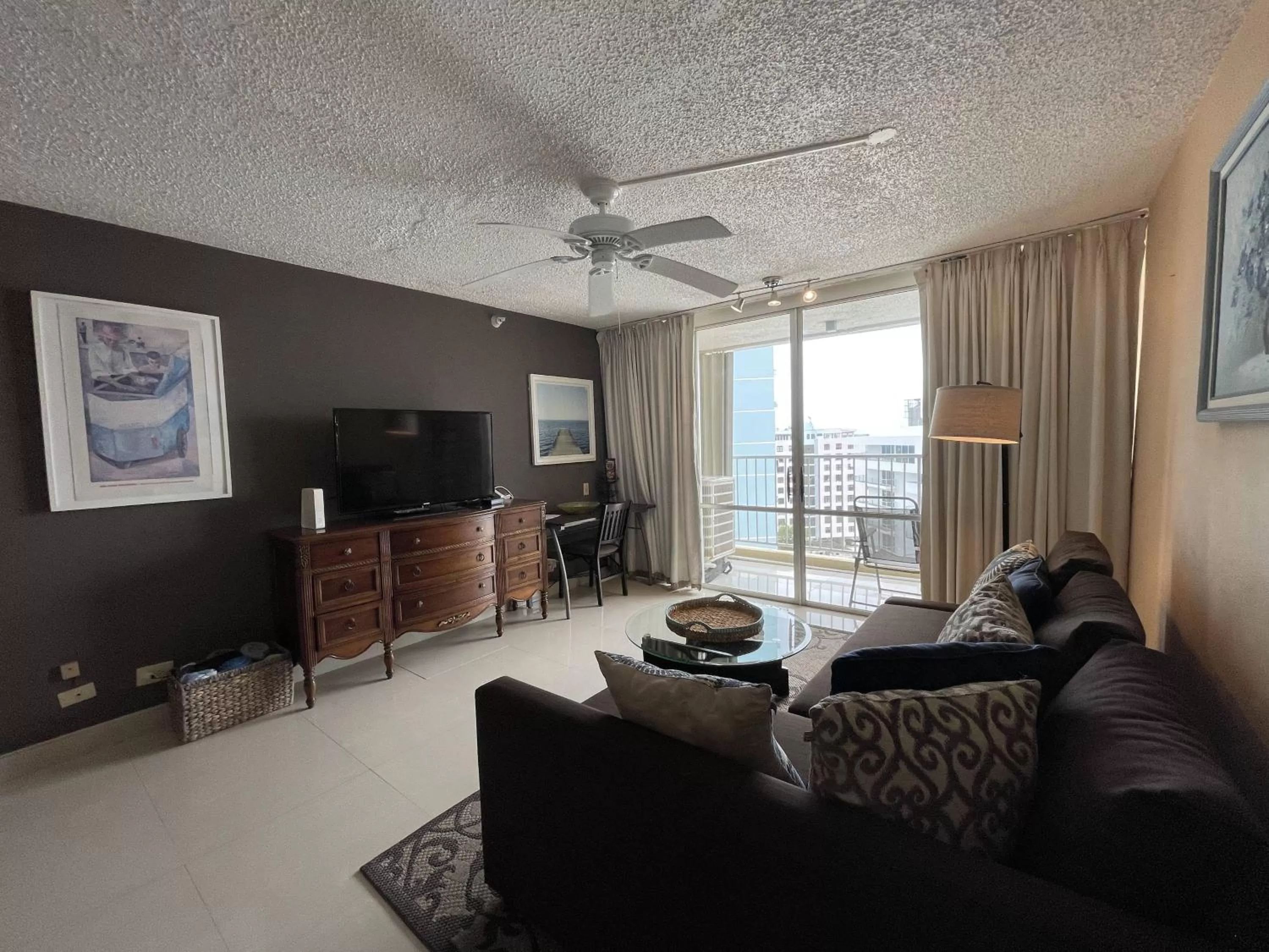 TV and multimedia in 2BR Condo at Isla Verde Beach