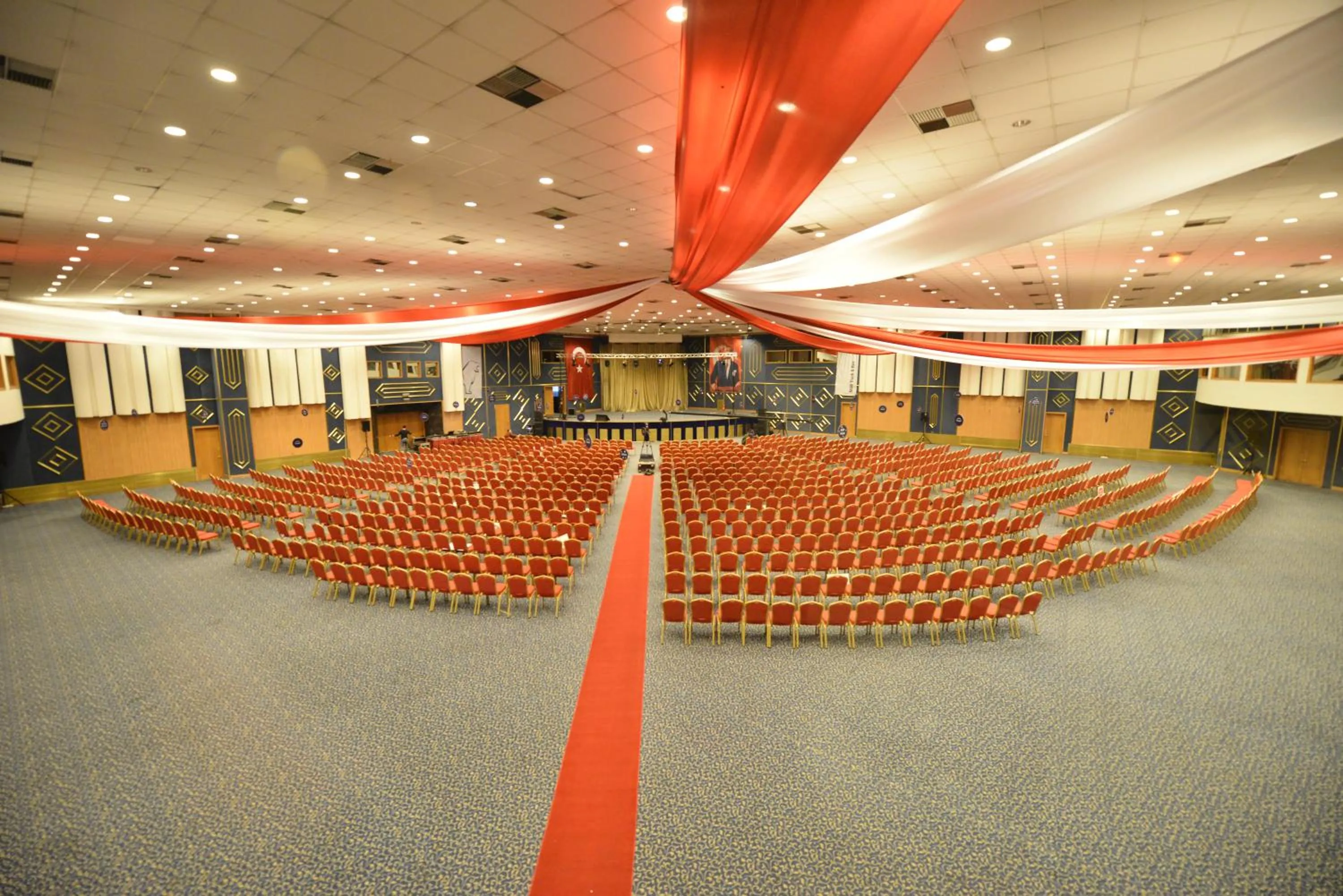 Communal lounge/ TV room in Anadolu Hotels Esenboga Thermal