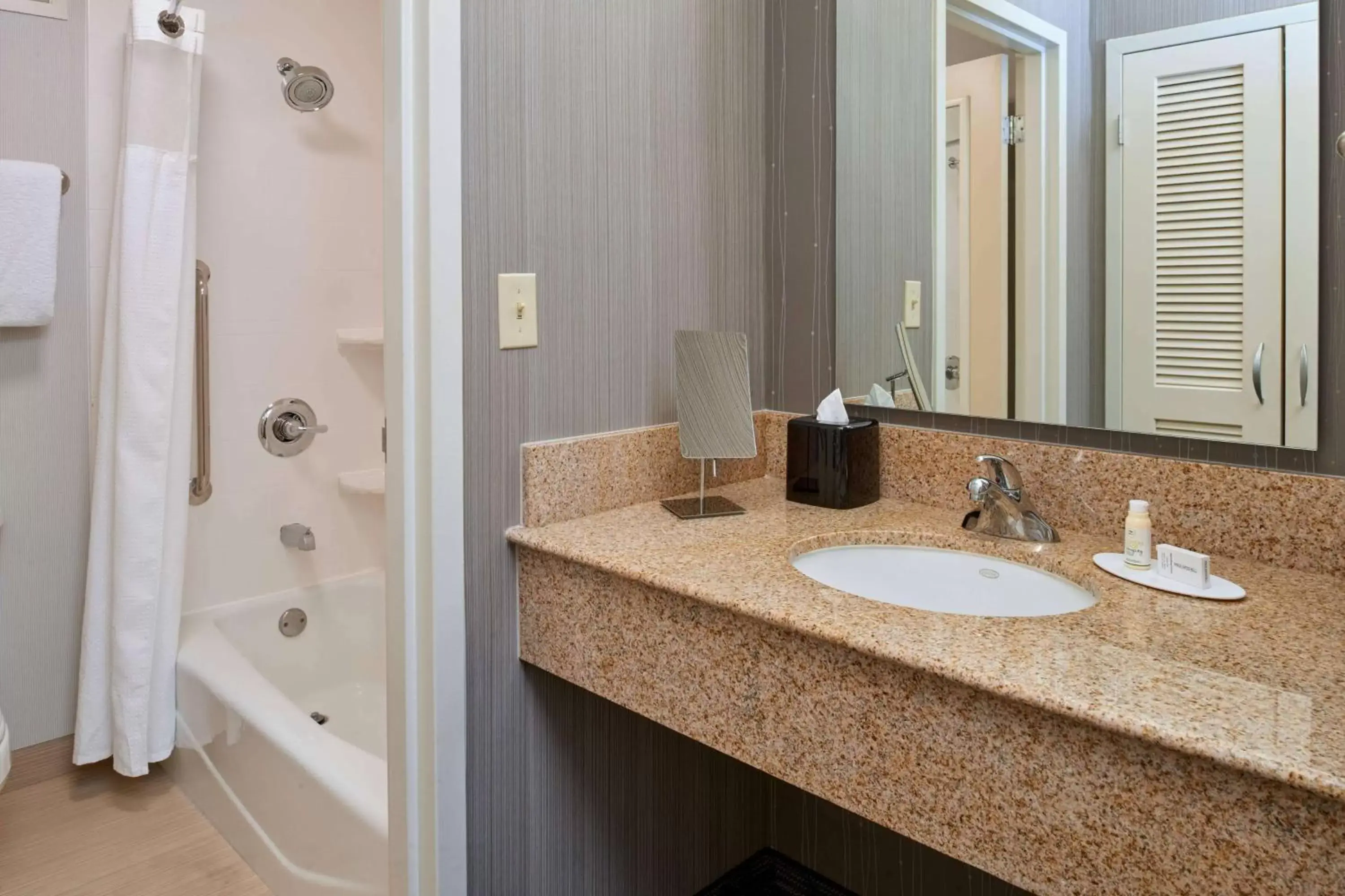 Bathroom in Sonesta Select Indianapolis Carmel