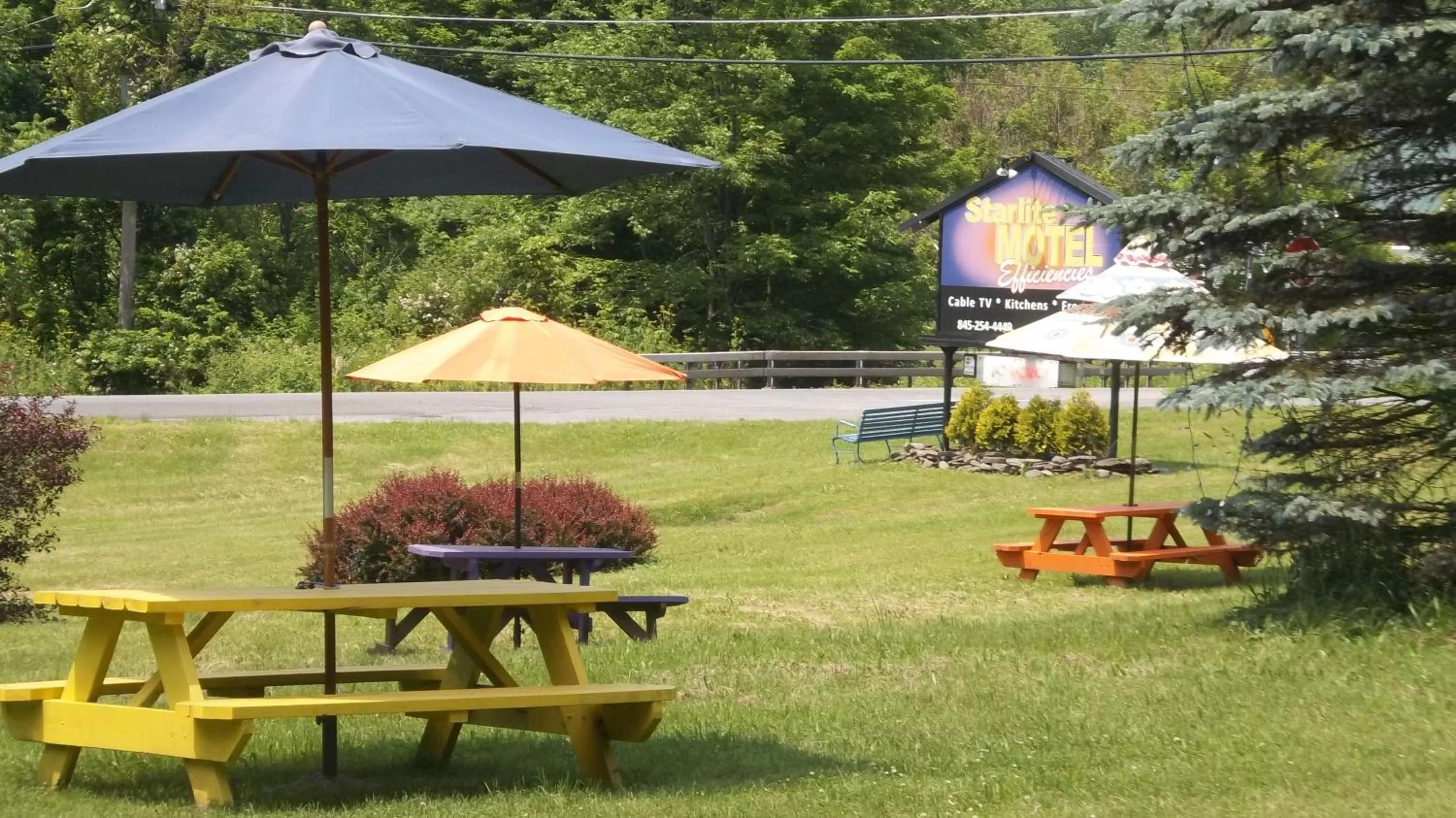 Facade/entrance, Garden in Starlite Motel & Suites