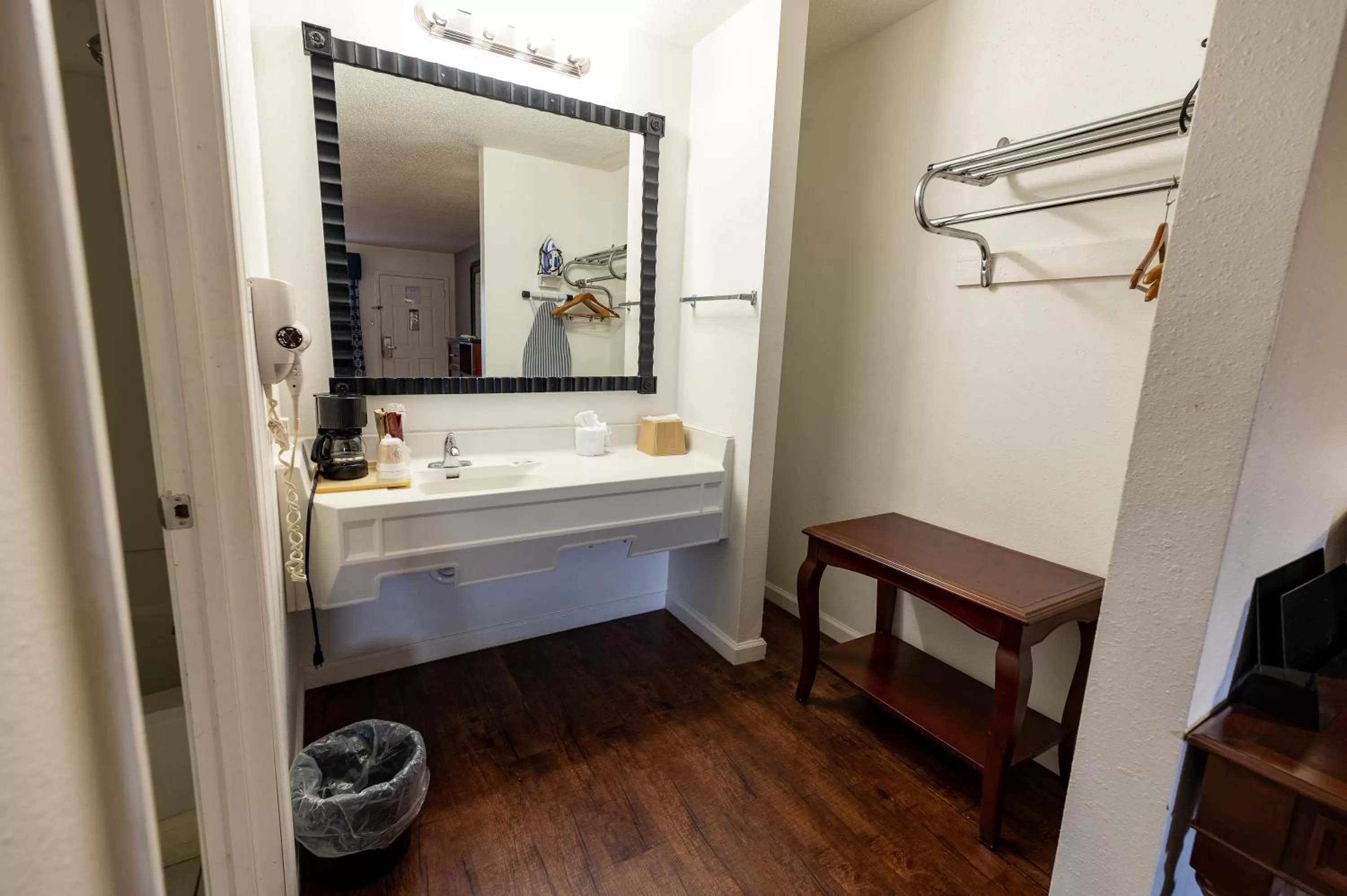 American Inn & Suites Russellville