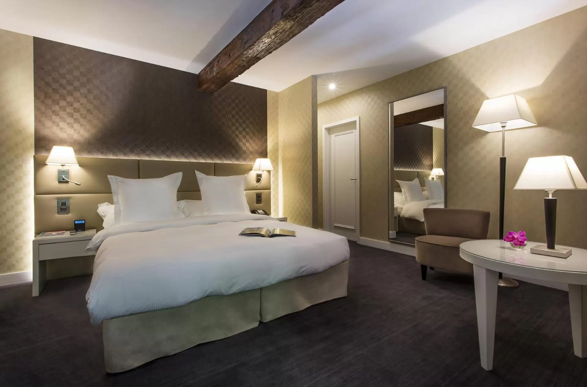 Bed in Château de Bonmont