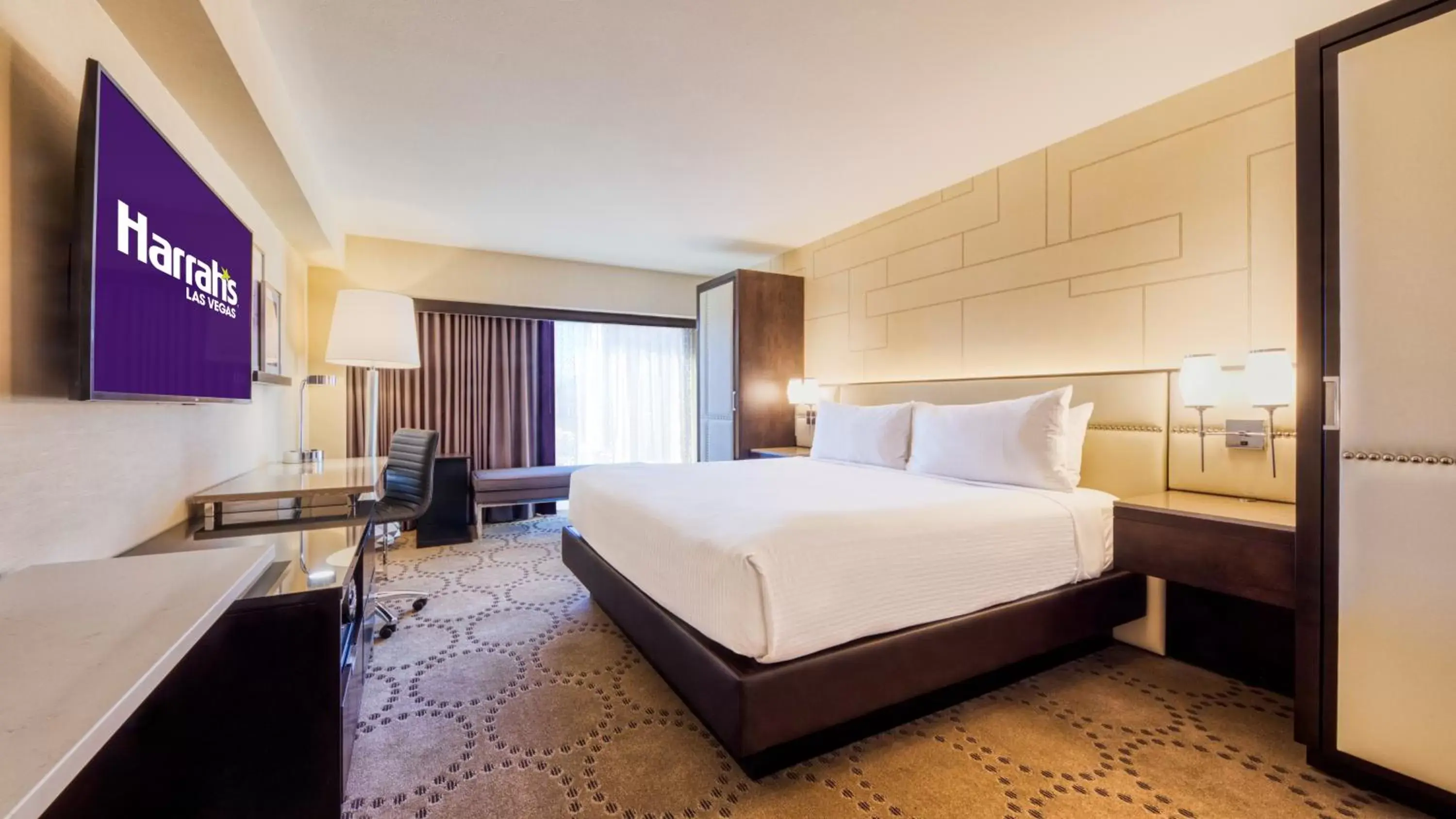 Mountain Tower Deluxe Room, 1 King Bed, Non-Smoking in Harrah's Las Vegas Hotel & Casino