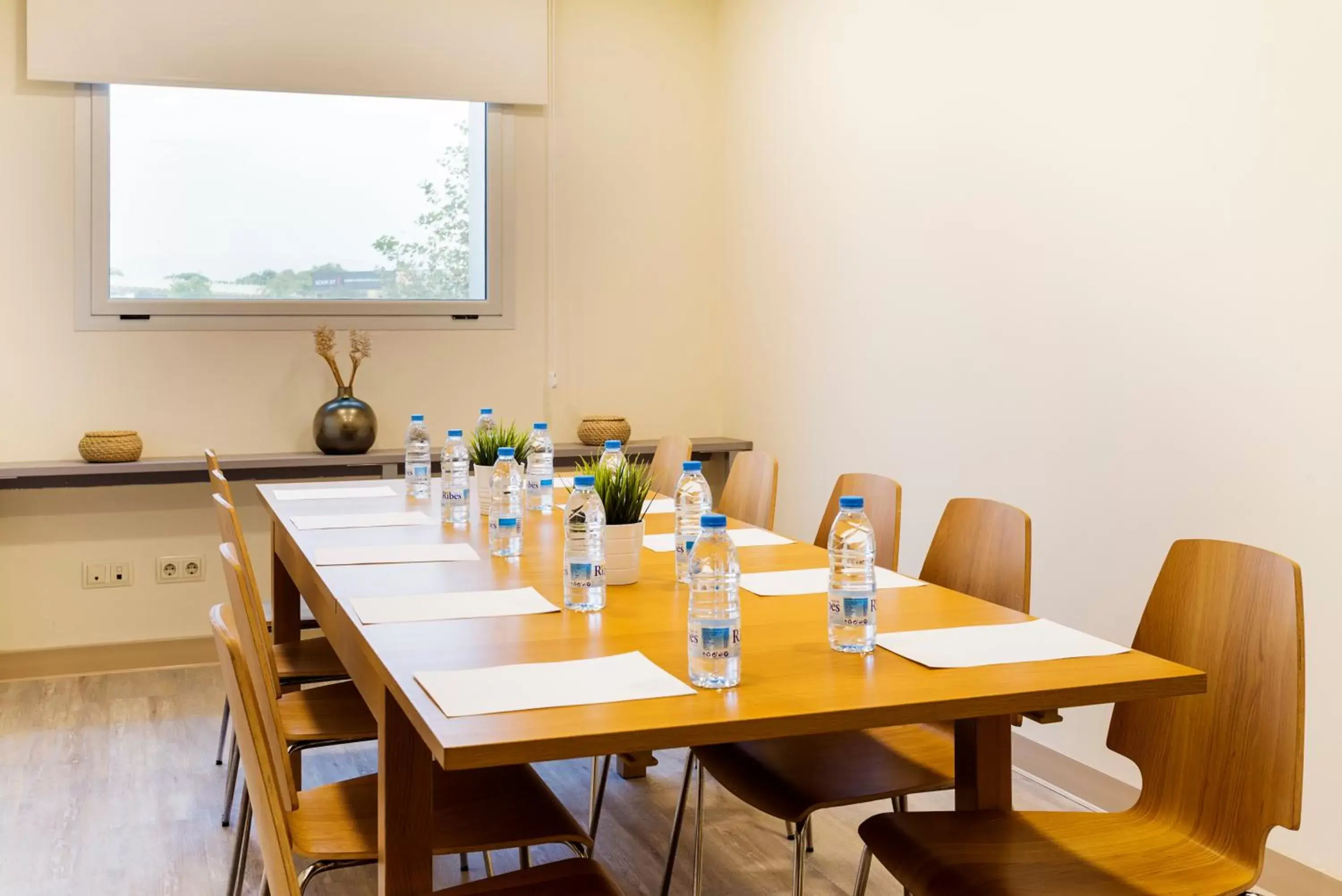 Business facilities in B&B HOTEL Figueres
