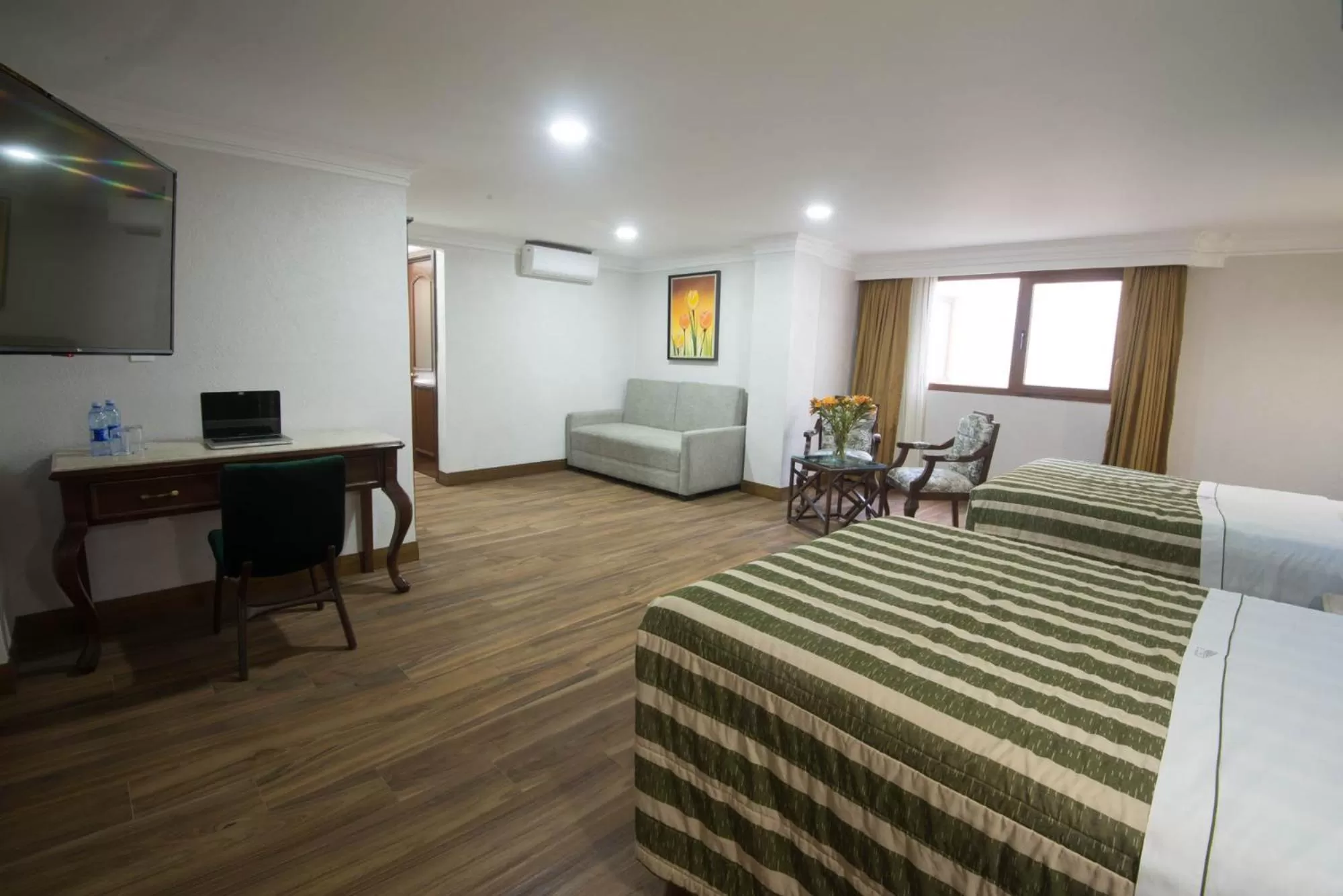 Photo of the whole room, Bed in Hotel Casino Plaza