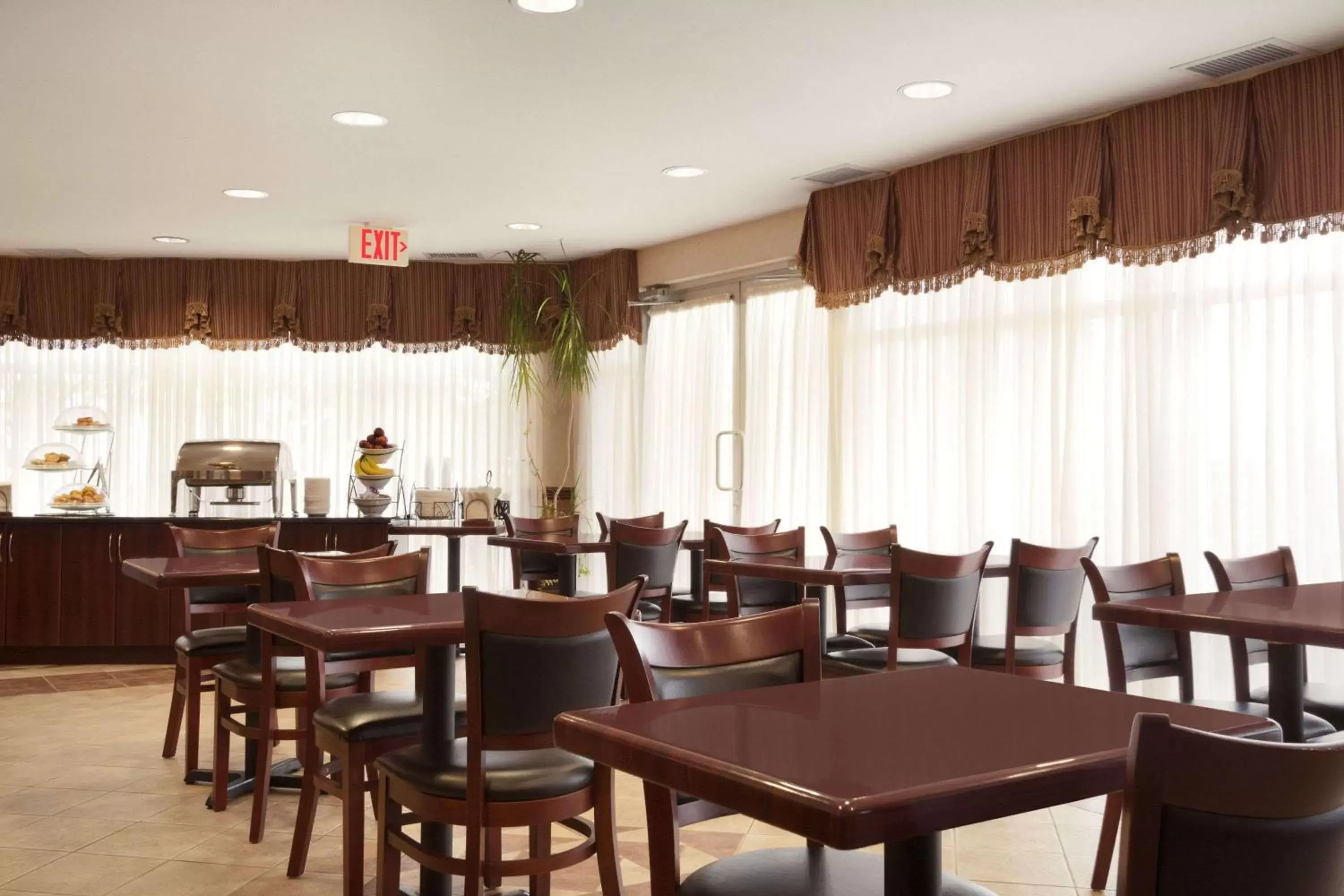 Restaurant/Places to Eat in Days Inn & Suites by Wyndham Langley