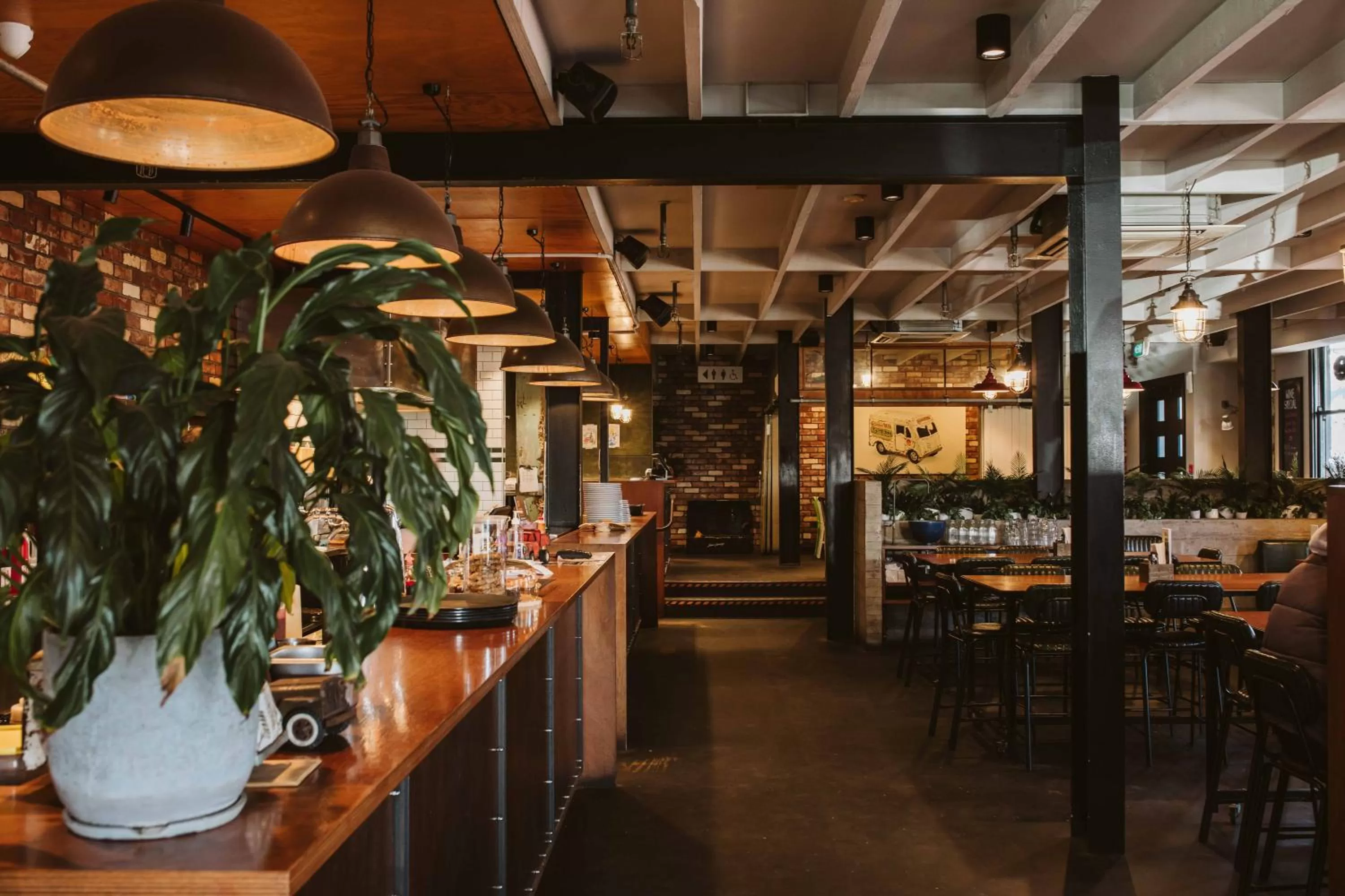 Restaurant/places to eat in The State Hotel