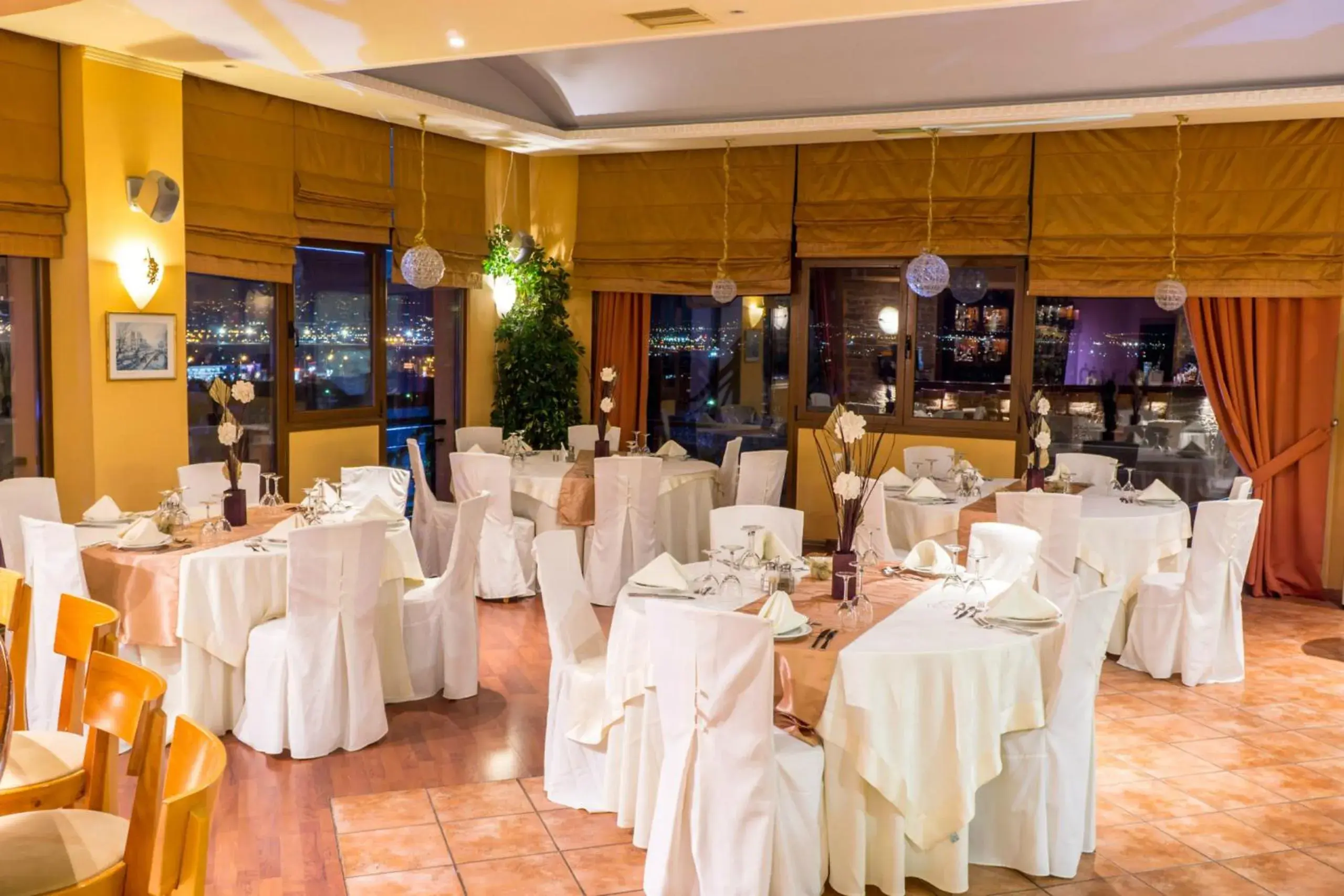 Restaurant/places to eat, Banquet Facilities in Ambassador Hotel Thessaloniki