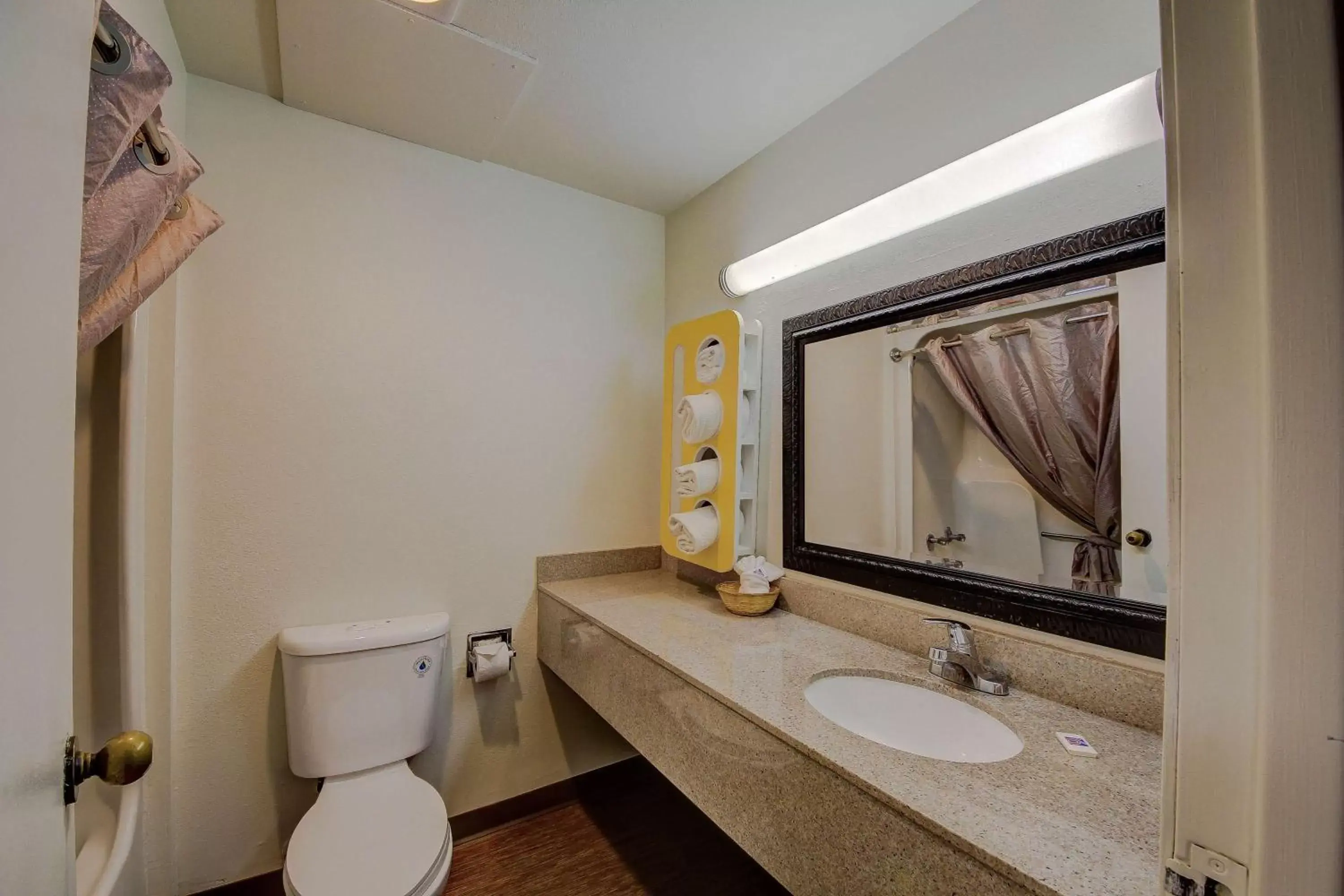Toilet, Bathroom in Motel 6-San Antonio, TX - Medical Center South