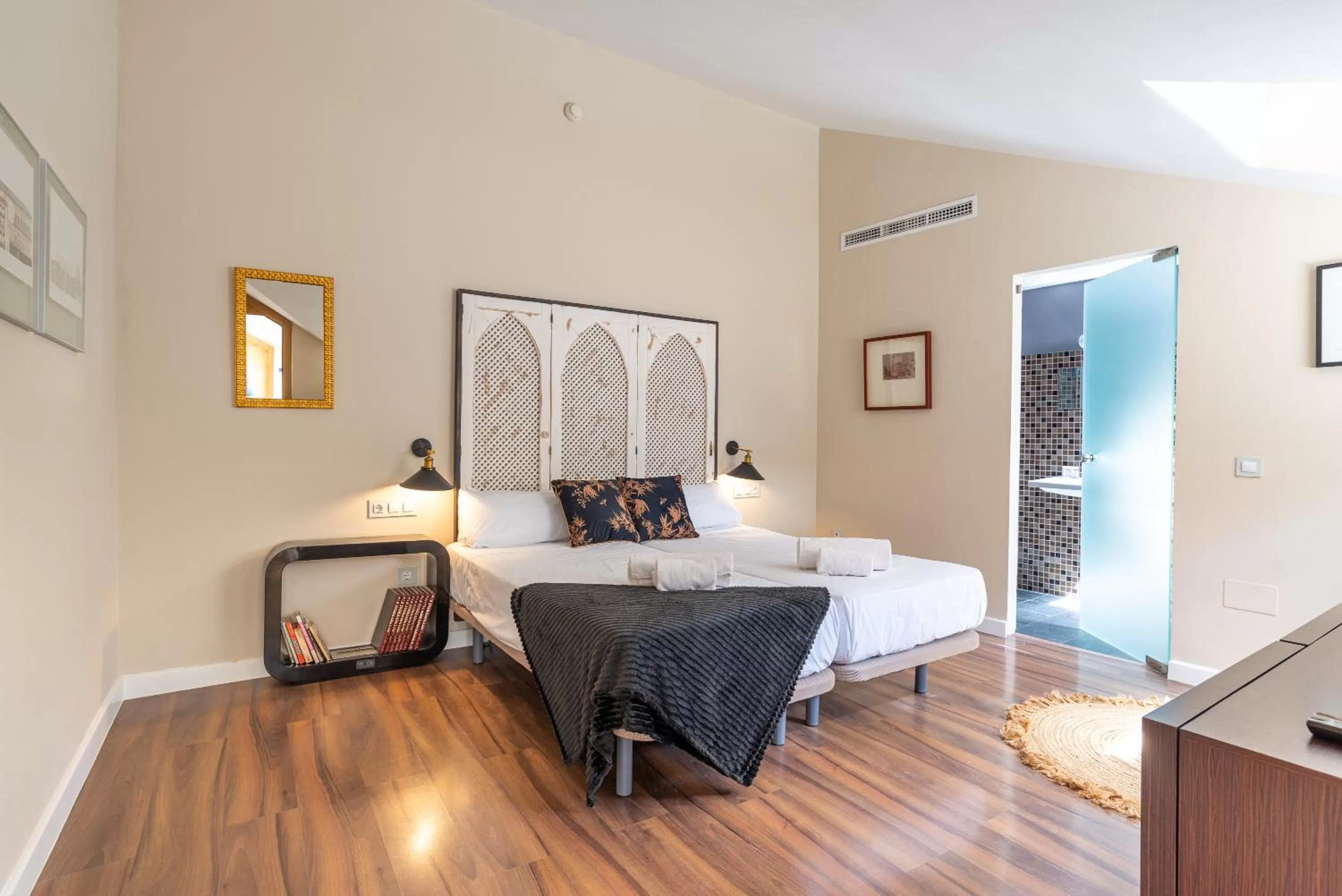 Photo of the whole room, Bed in Hotel Albaicín