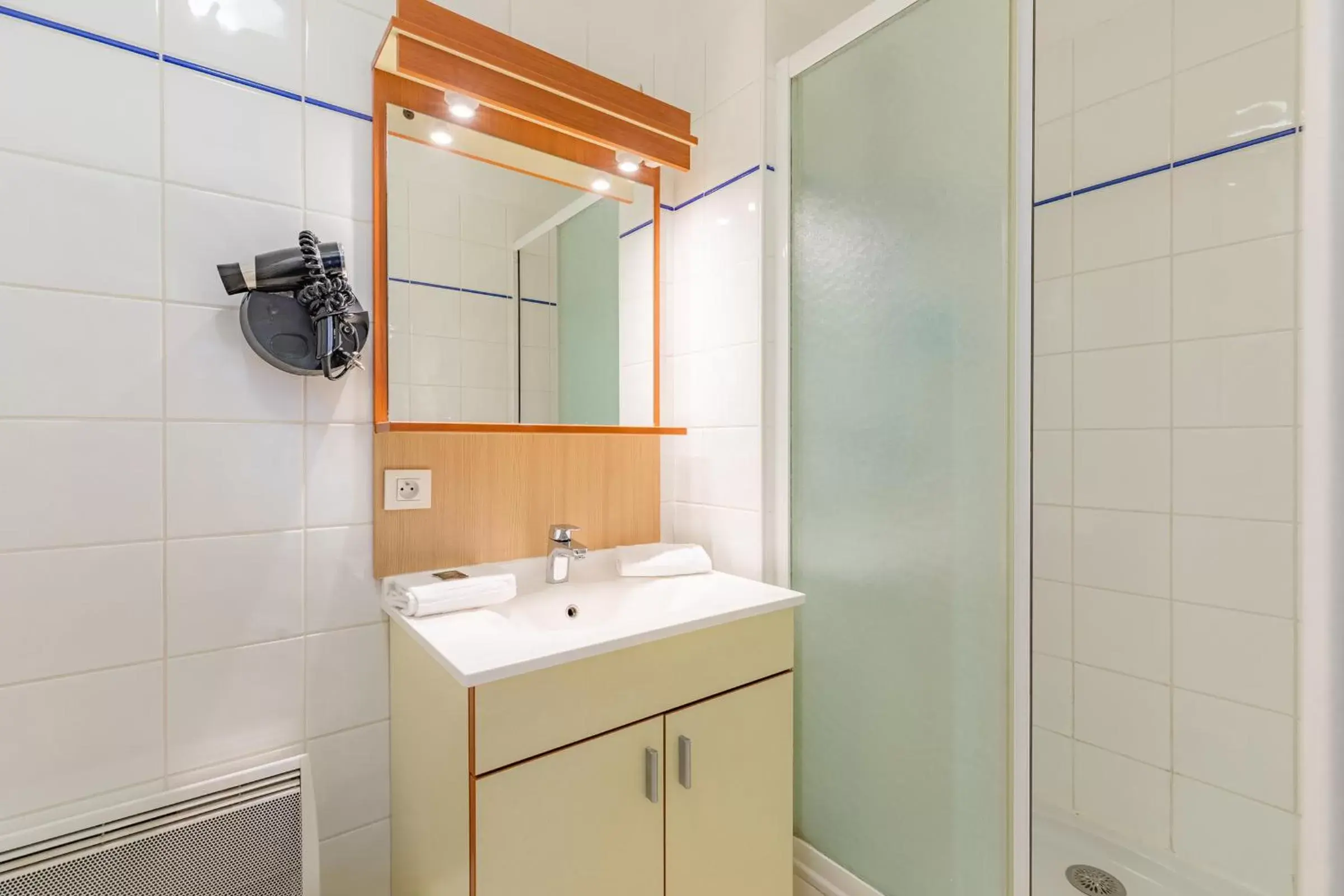 Shower, Bathroom in Appart'City Classic Caen