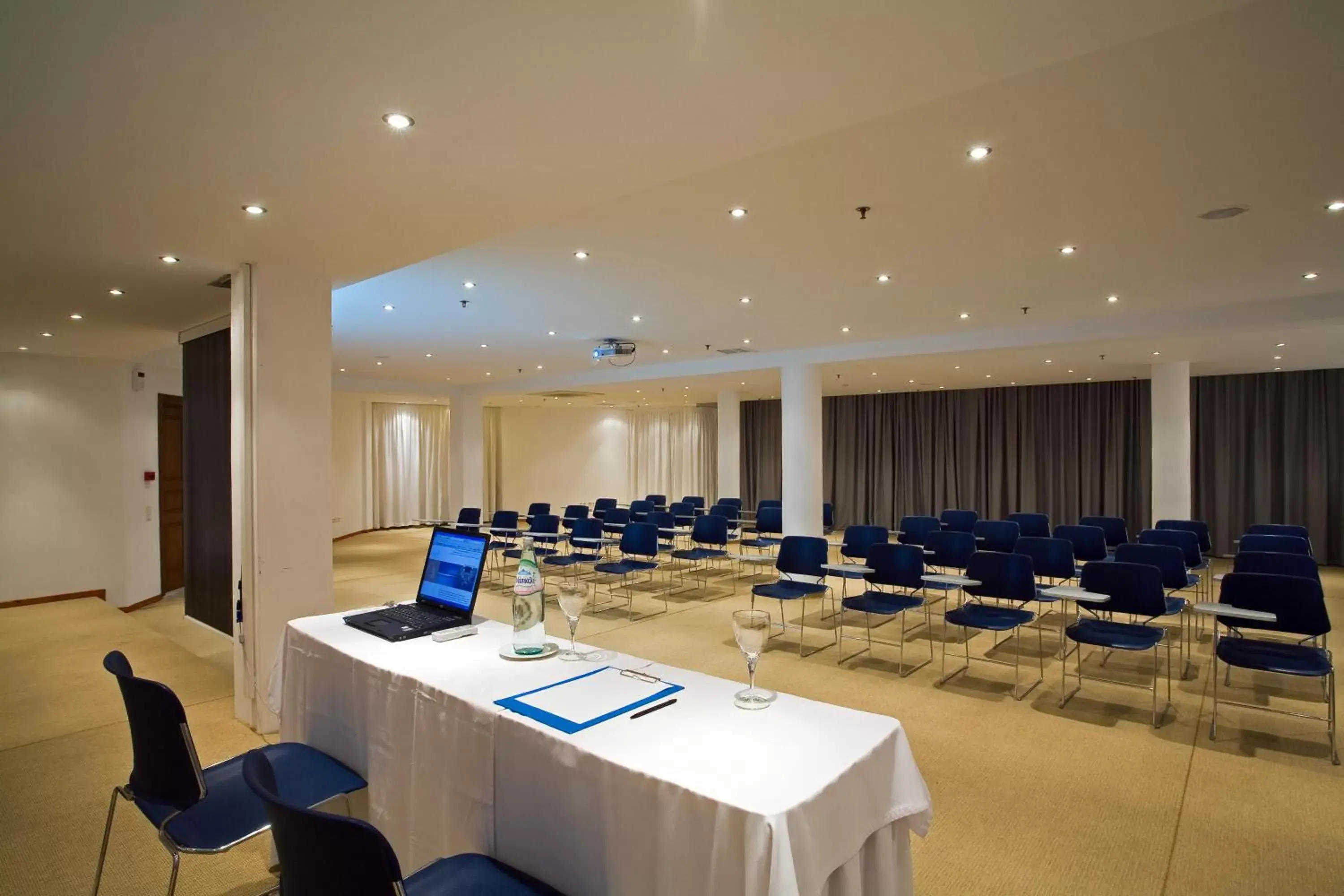 Business facilities in The Majestic Hotel