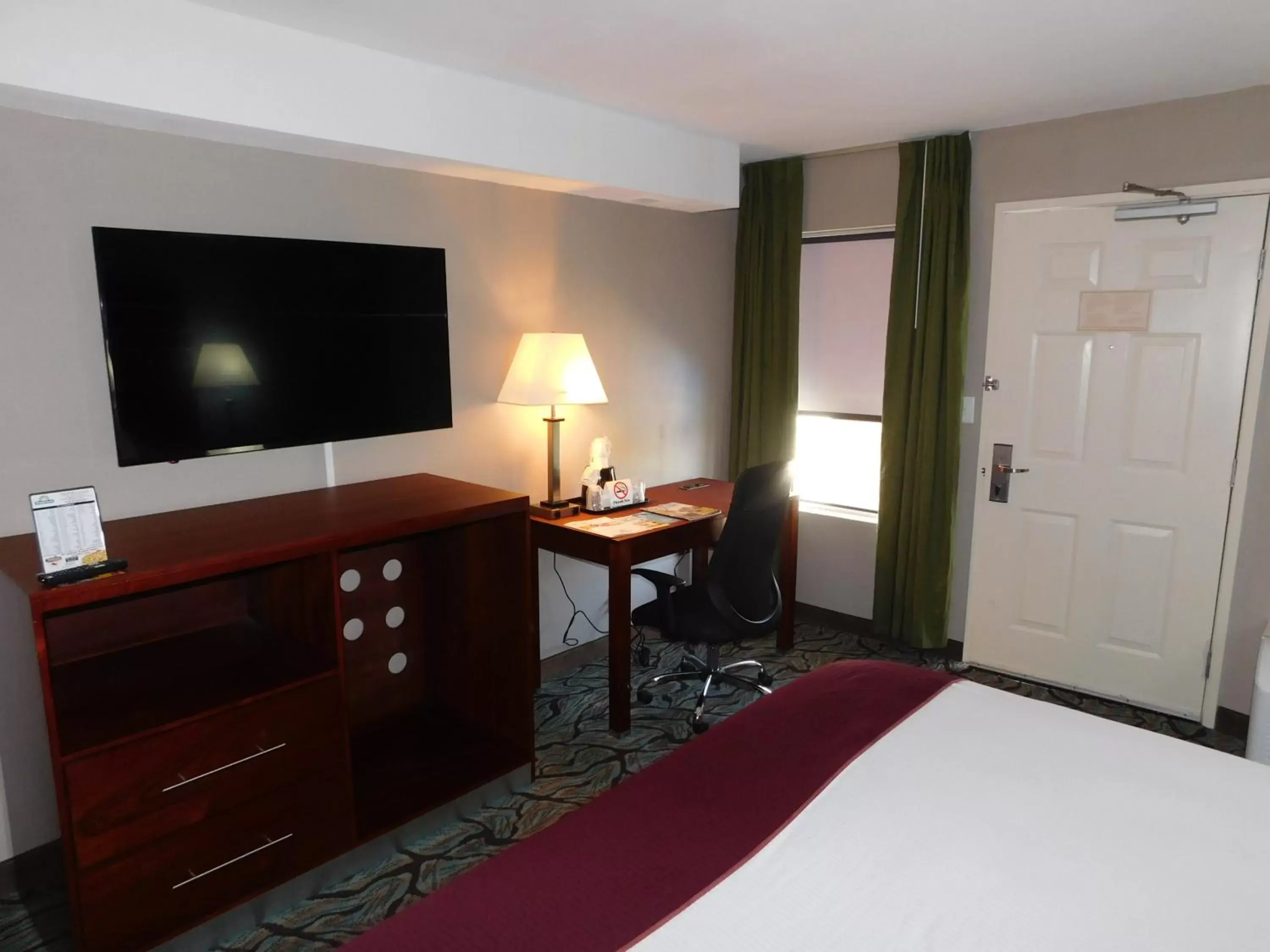 Photo of the whole room, TV/Entertainment Center in Days Inn by Wyndham West Des Moines - Clive