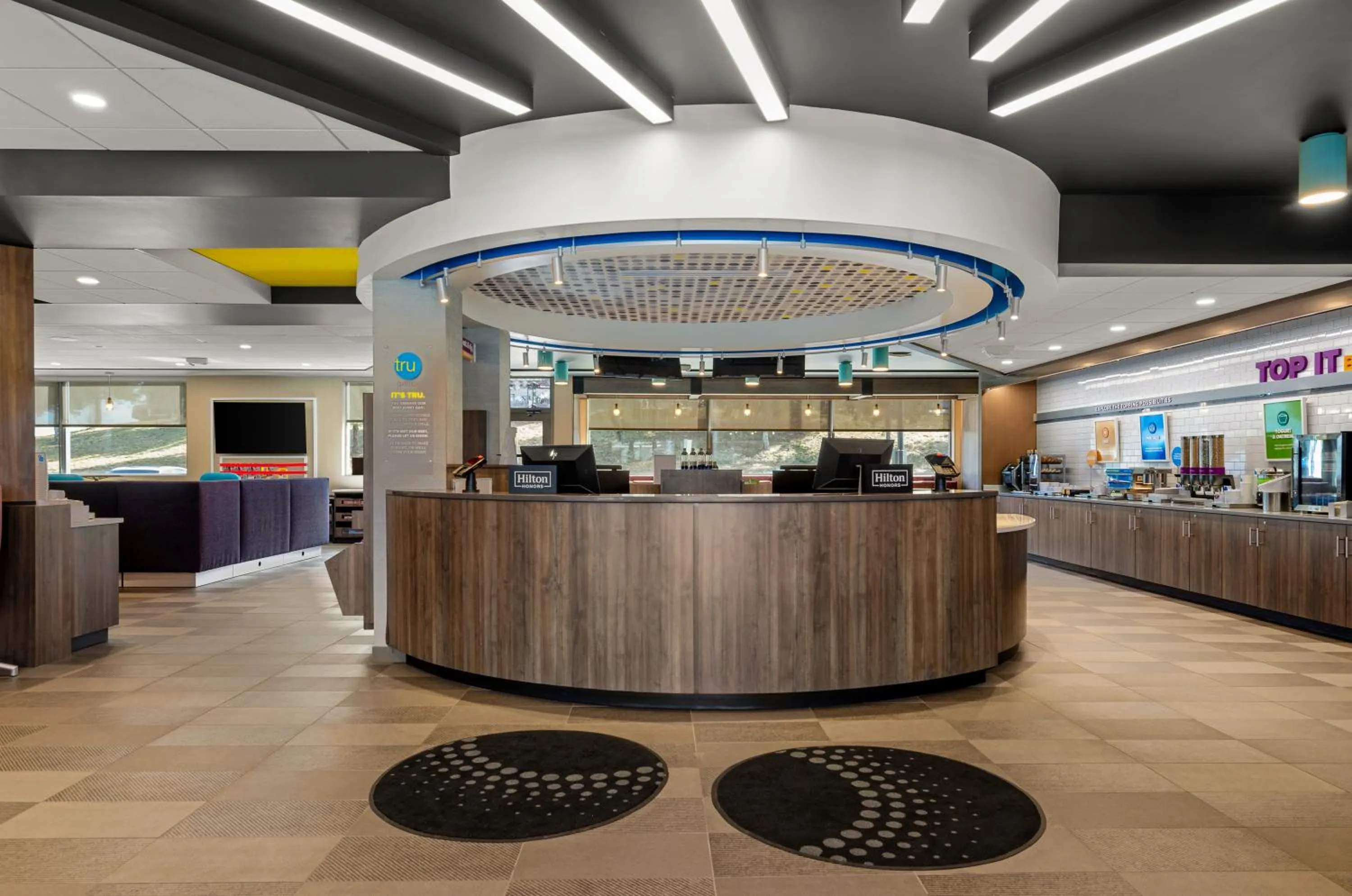 Lobby or reception in Tru By Hilton Christiansburg