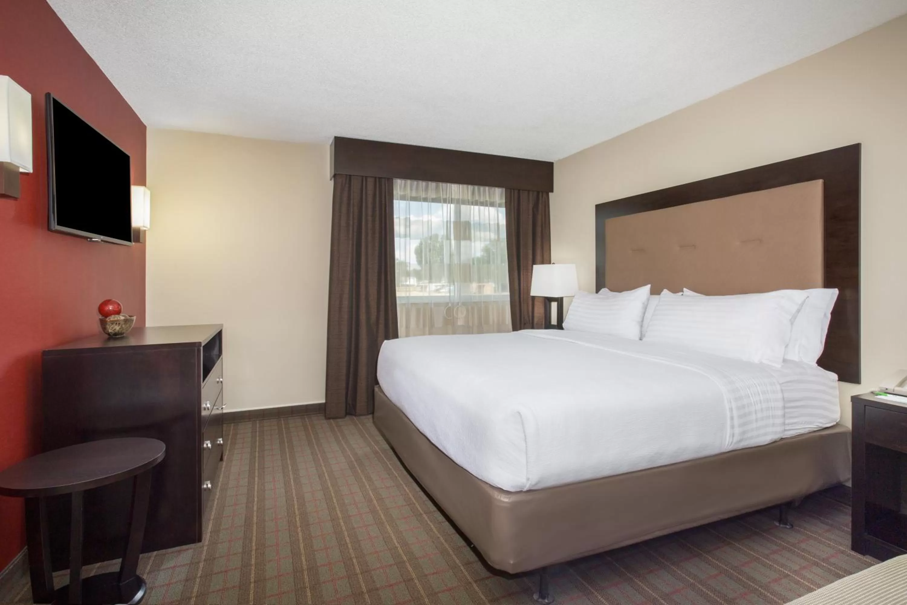 Photo of the whole room, Bed in Holiday Inn Riverton-Convention Center by IHG