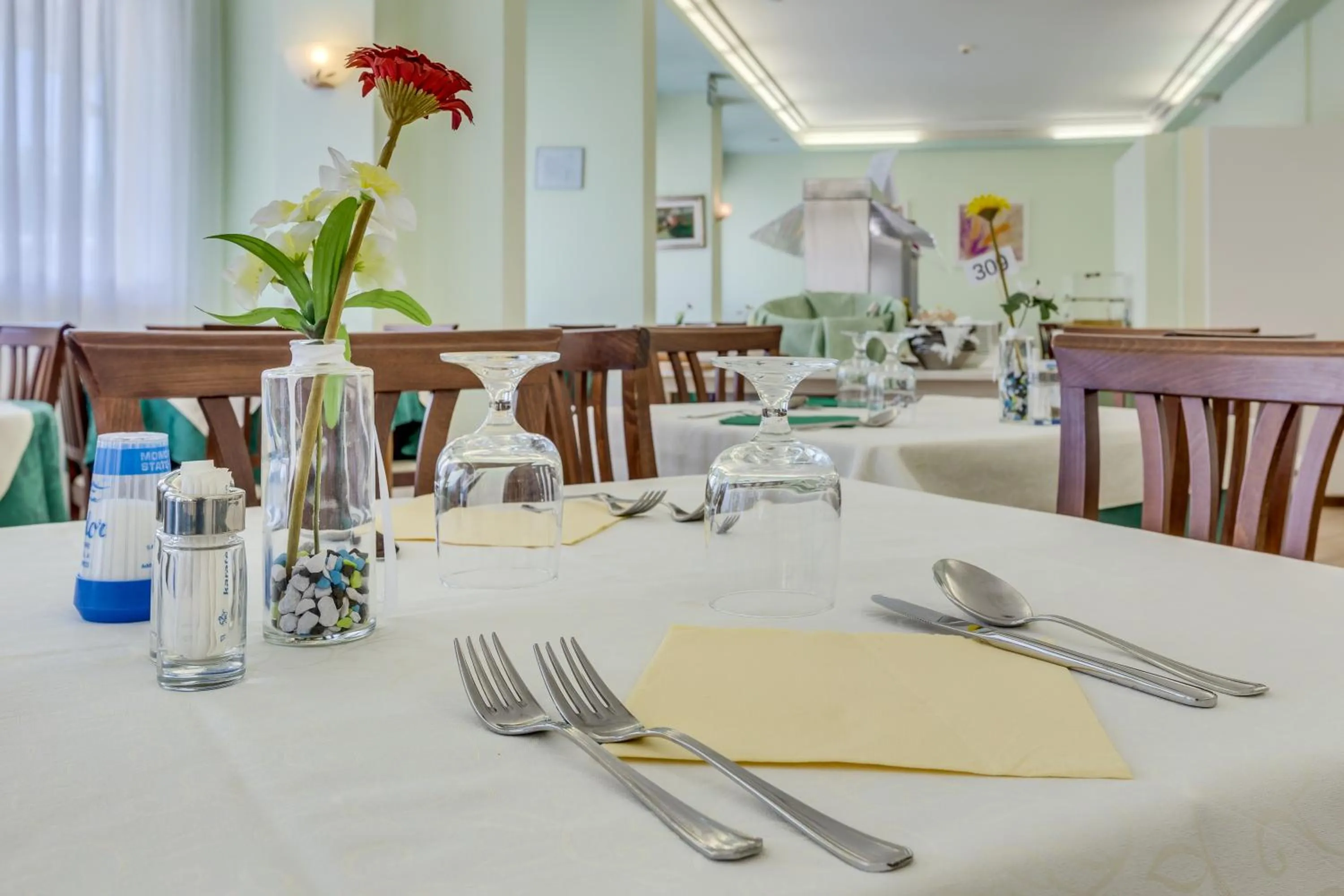 Restaurant/places to eat in Hotel Austria