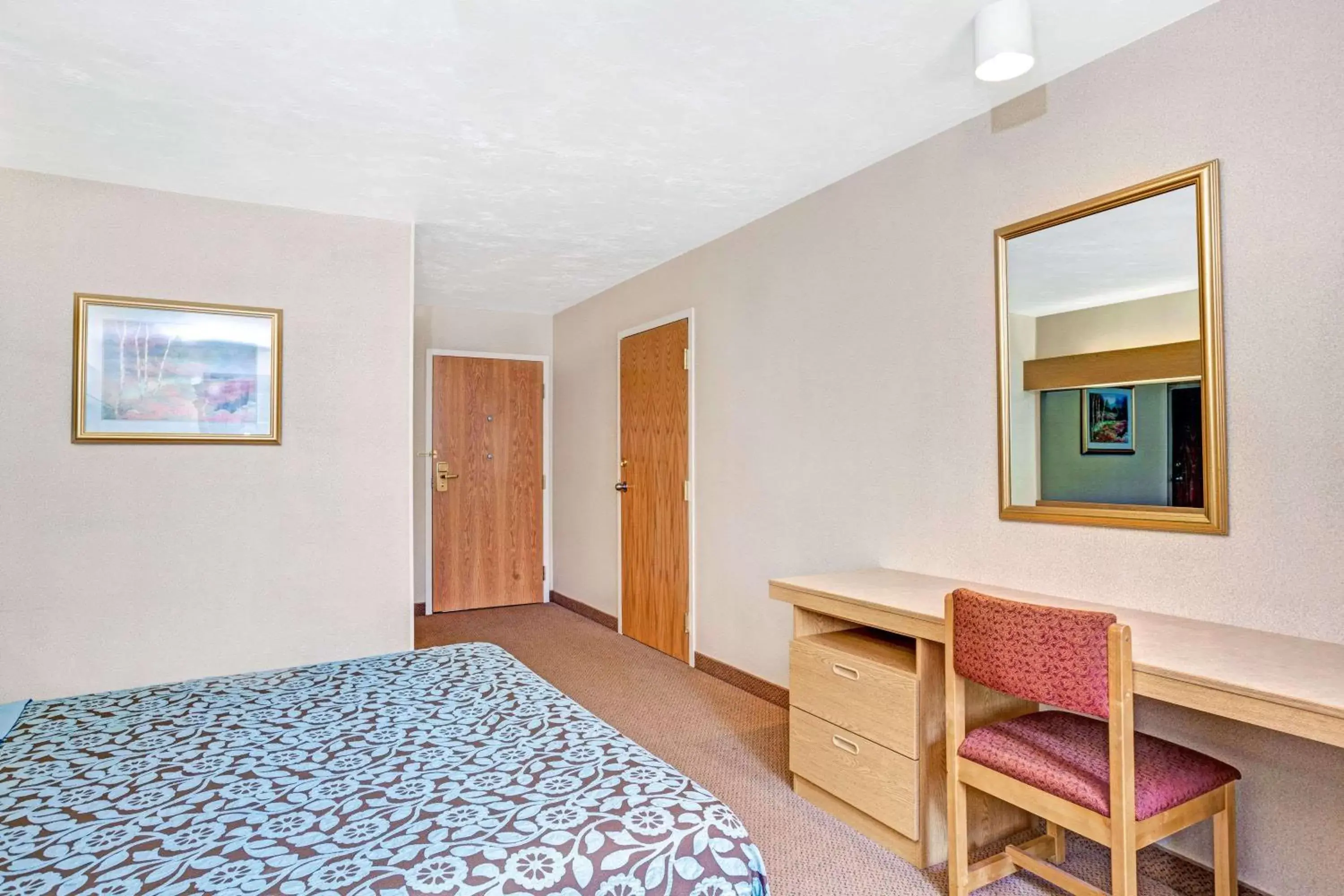 Photo of the whole room, Bed in Days Inn by Wyndham Sturbridge