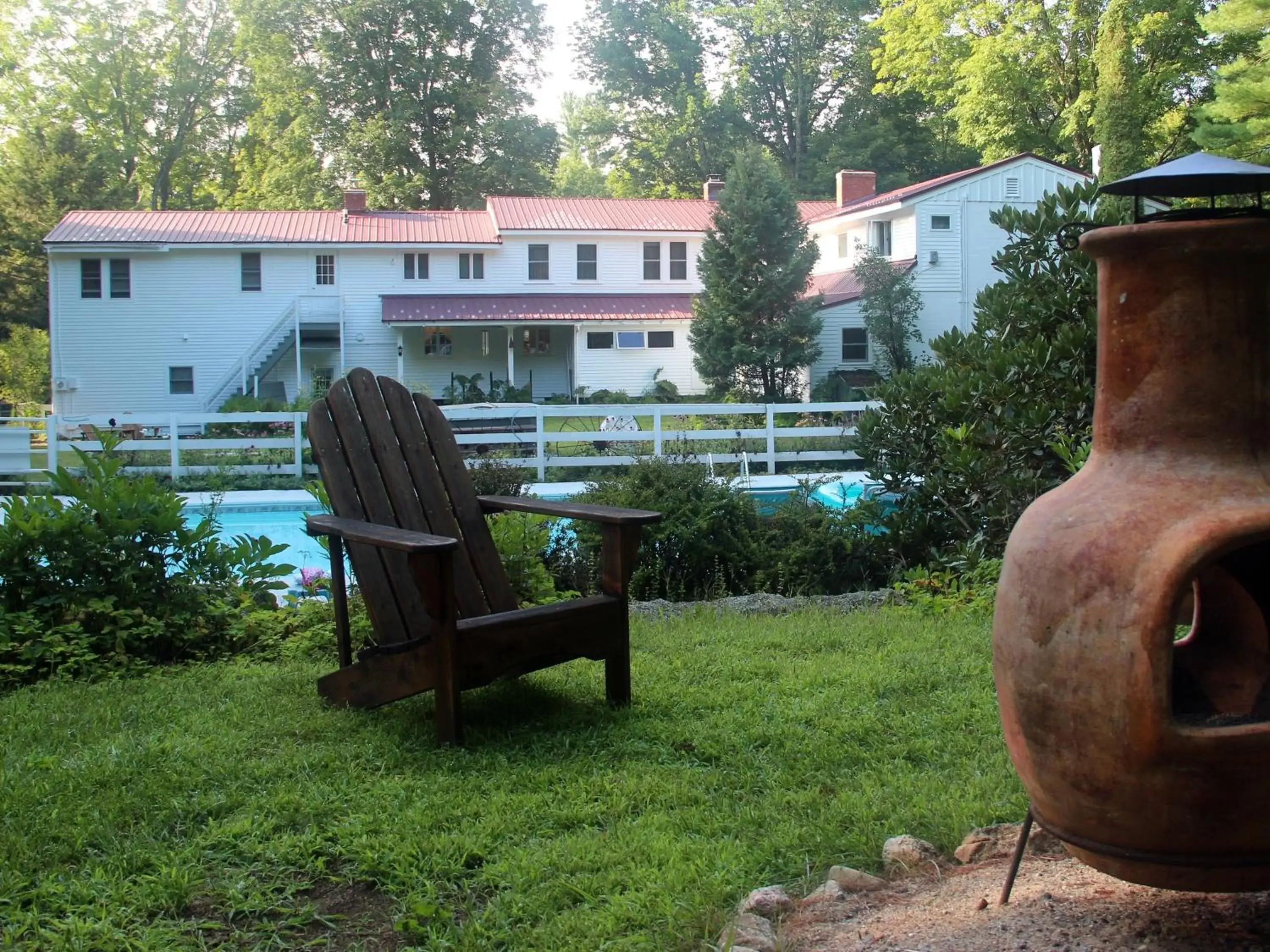 Pool view in Buttonwood Inn on Mount Surprise