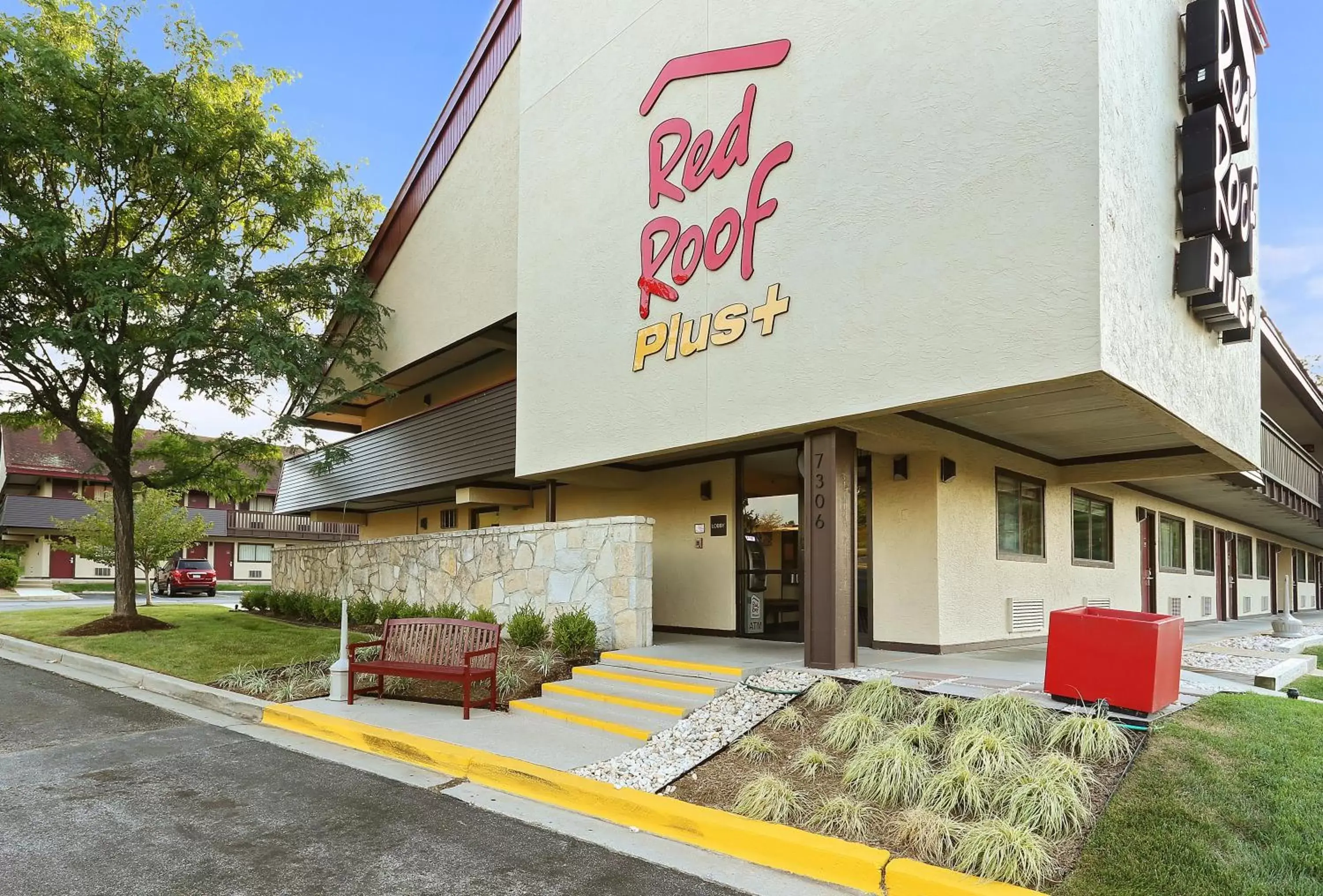 Property Building in Red Roof Inn PLUS+ Baltimore - Washington DC/BWI South