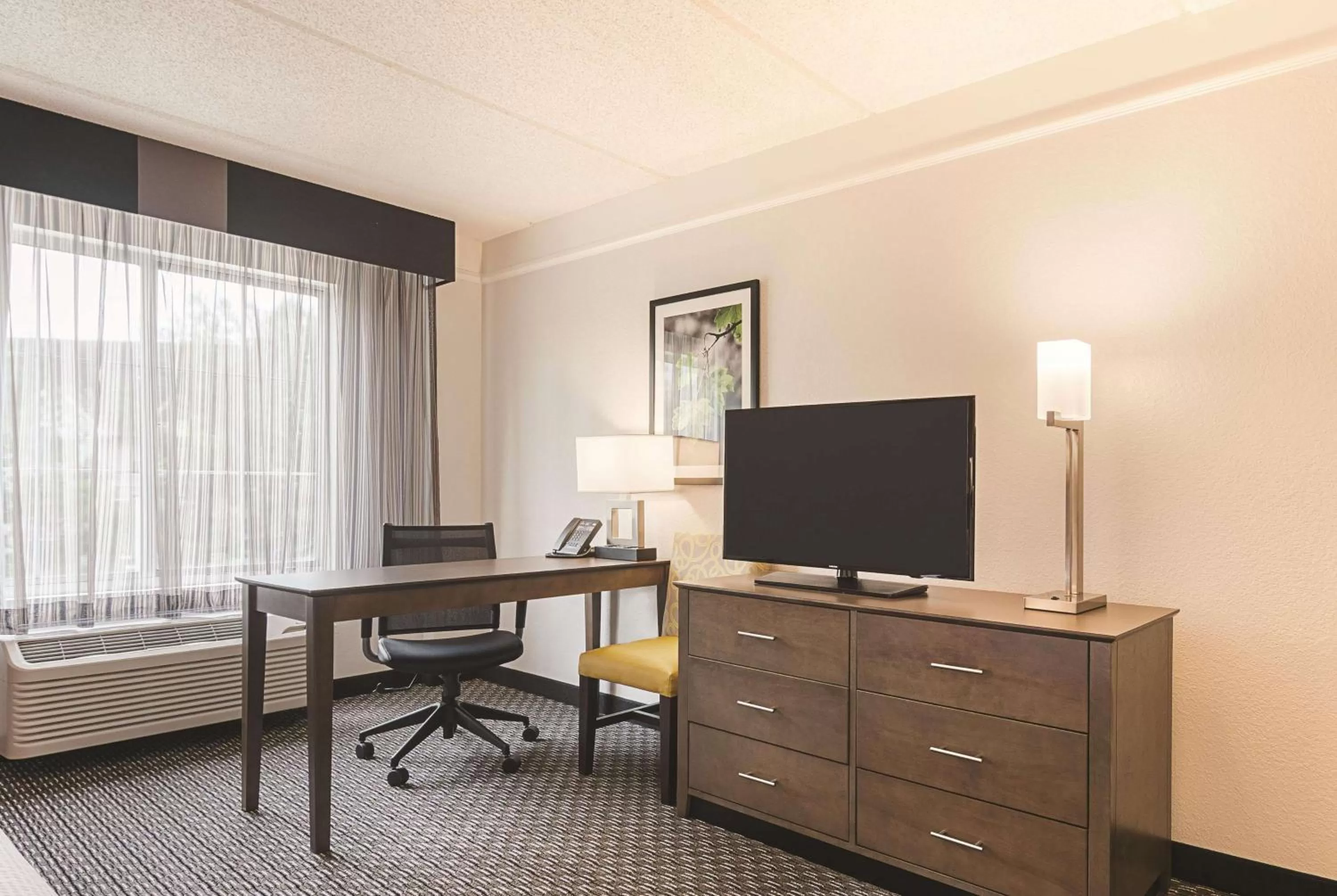 King Room with Bath Tub - Mobility Accessible/Non-Smoking in La Quinta by Wyndham Dallas Plano West