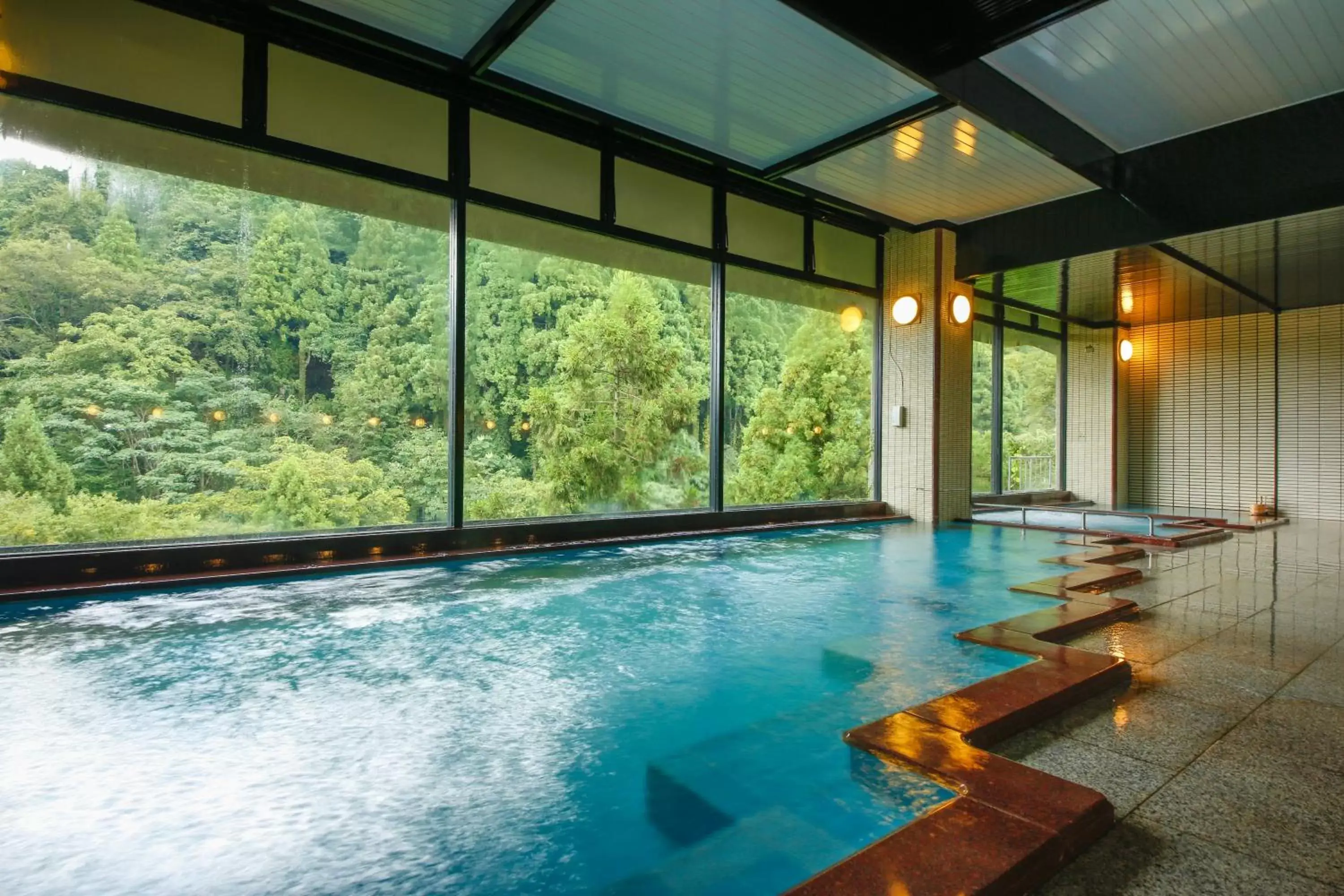 Hot Spring Bath, Swimming Pool in Yamanaka Onsen Hanatsubaki                                                 