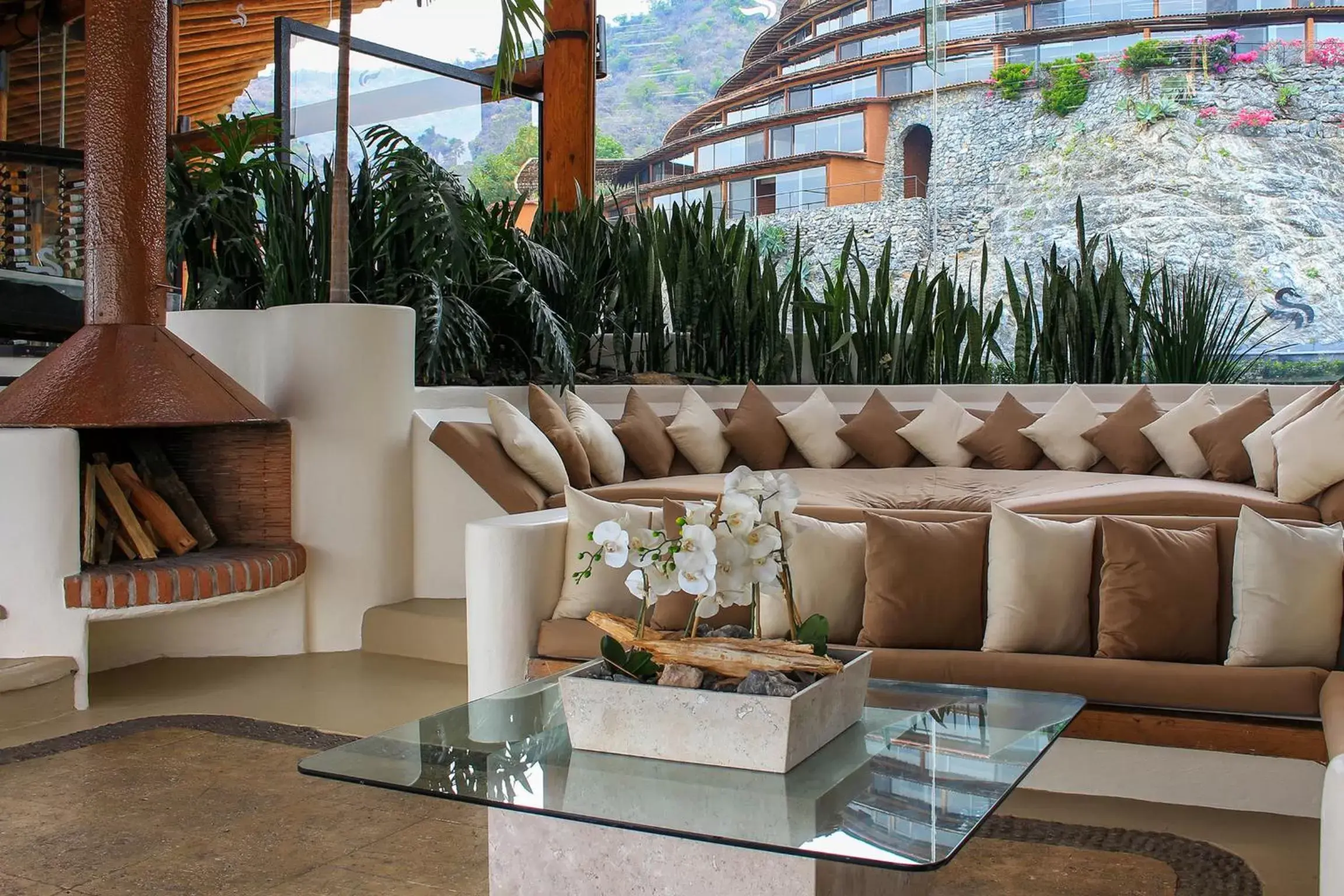 Communal lounge/ TV room in El Santuario Resort & Spa