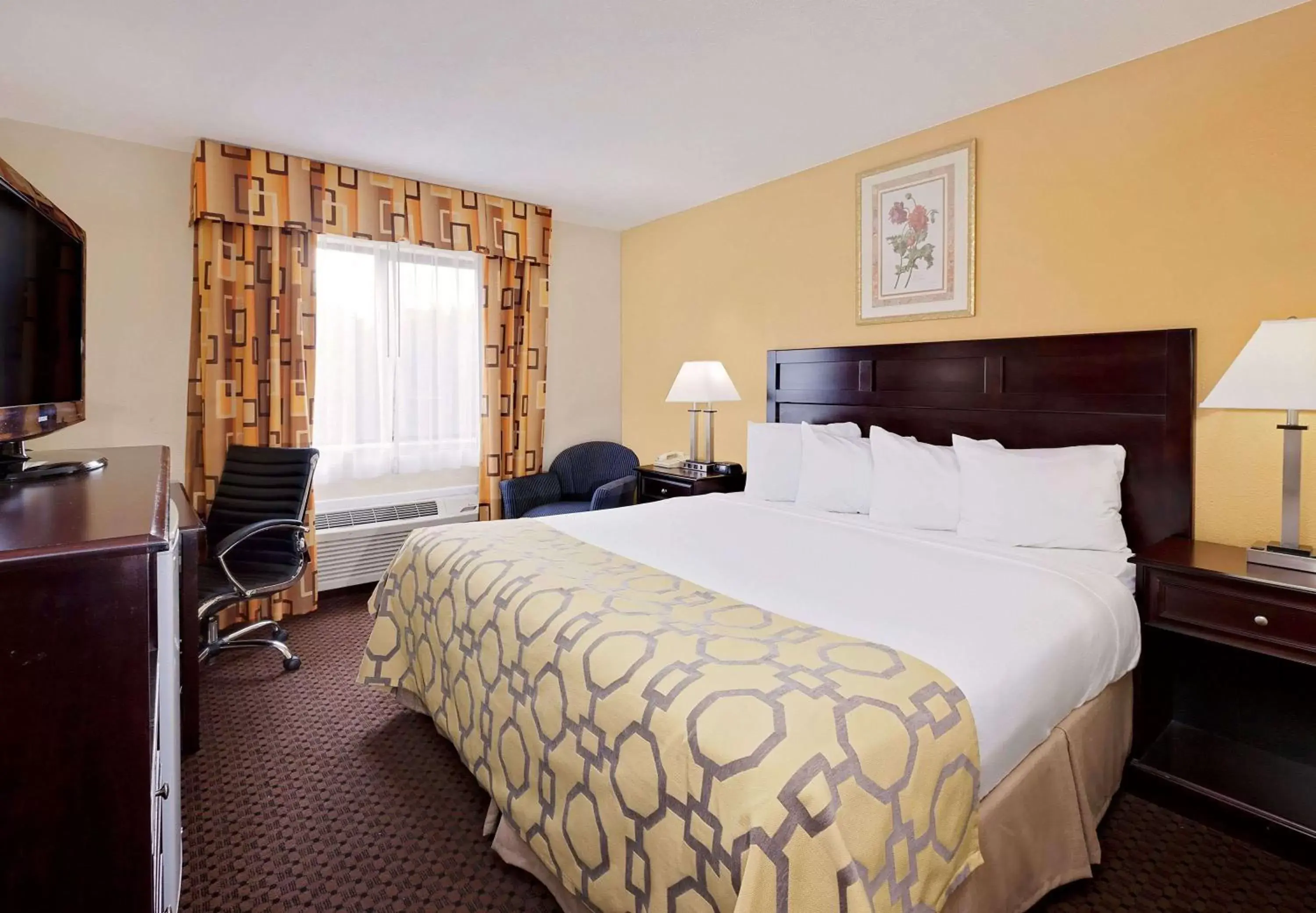 Photo of the whole room, Bed in Baymont by Wyndham Battle Creek Downtown