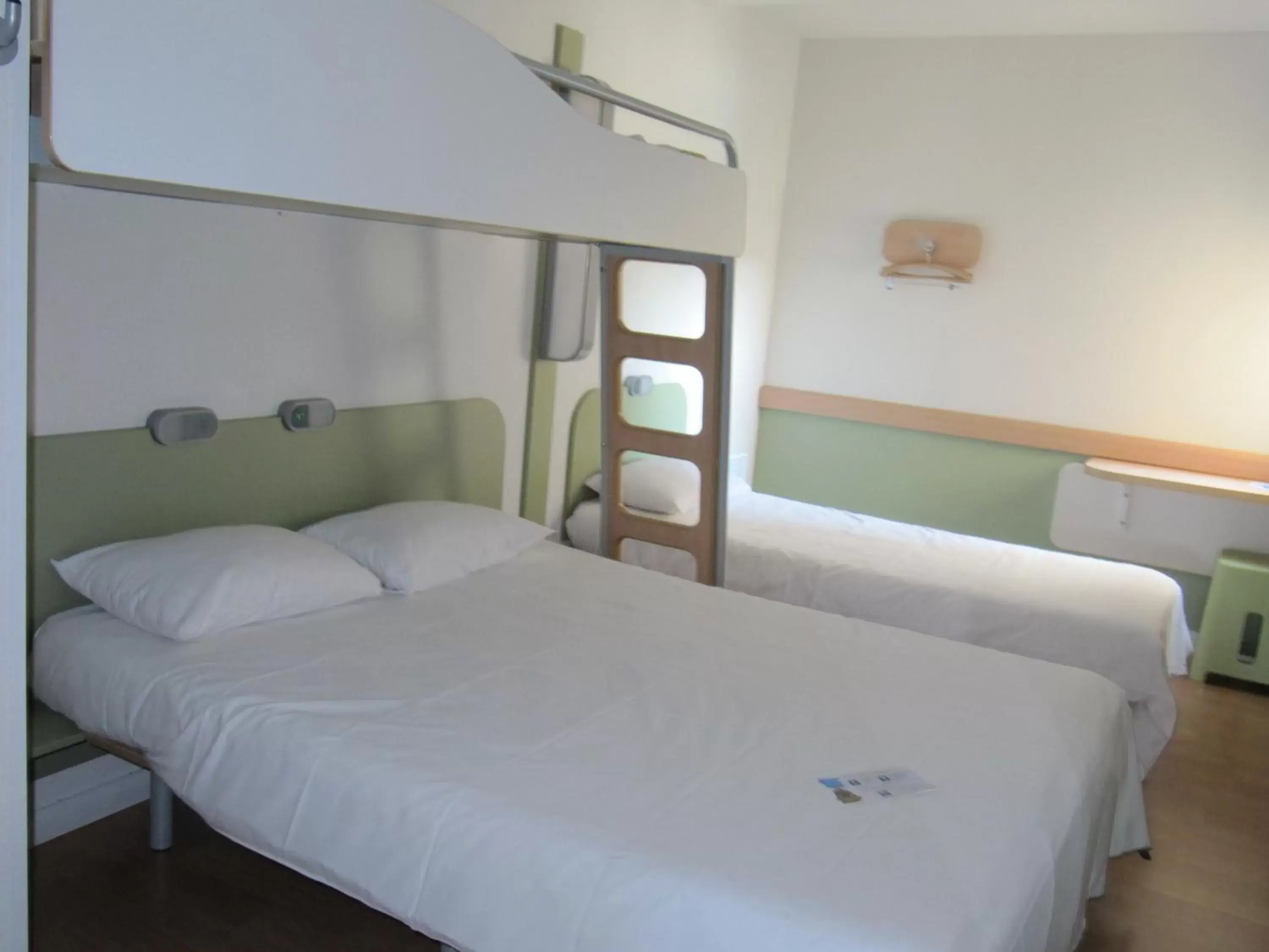 Family, Bed in ibis budget Pontivy