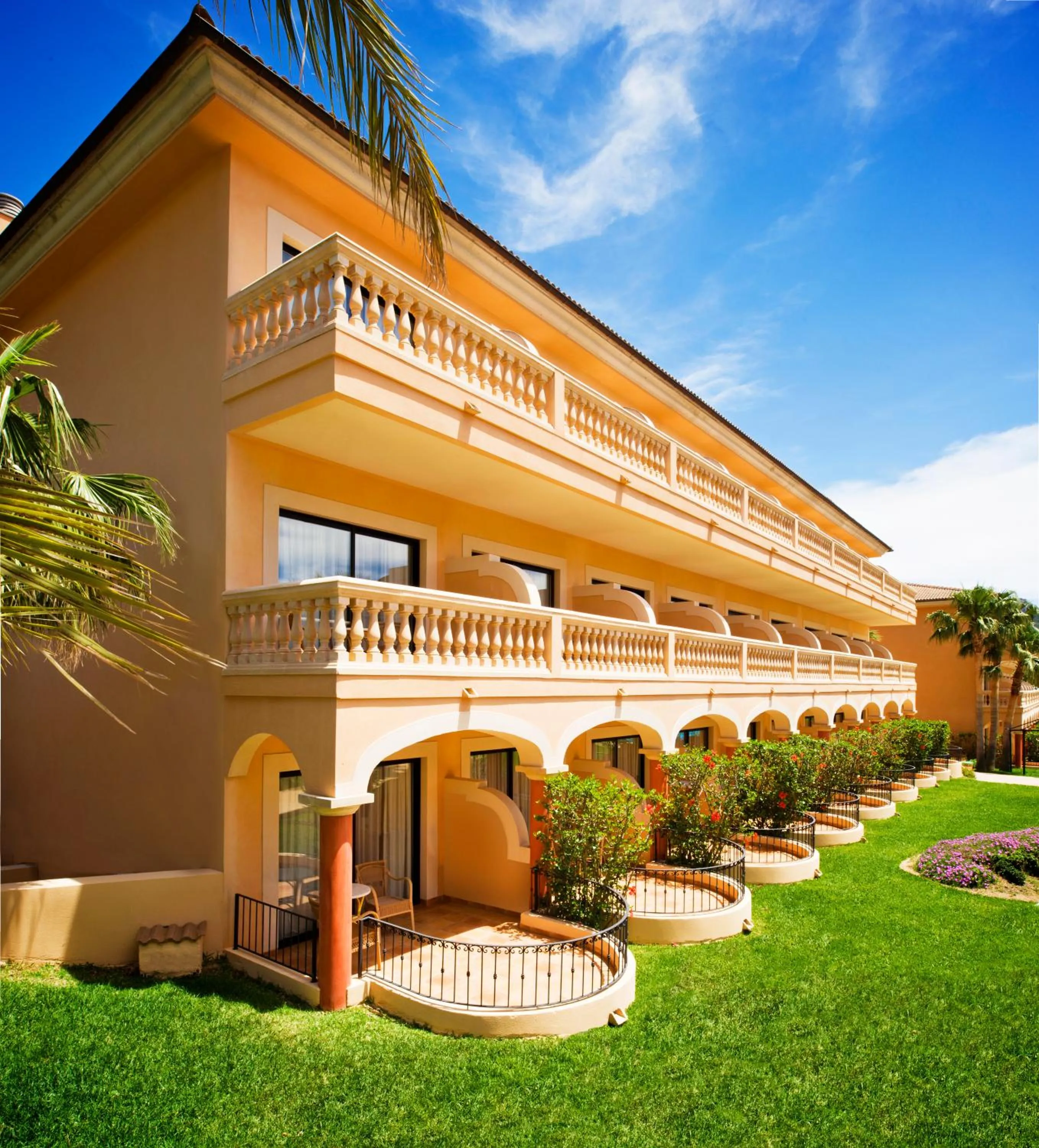 Facade/entrance in Mon Port Hotel & Spa