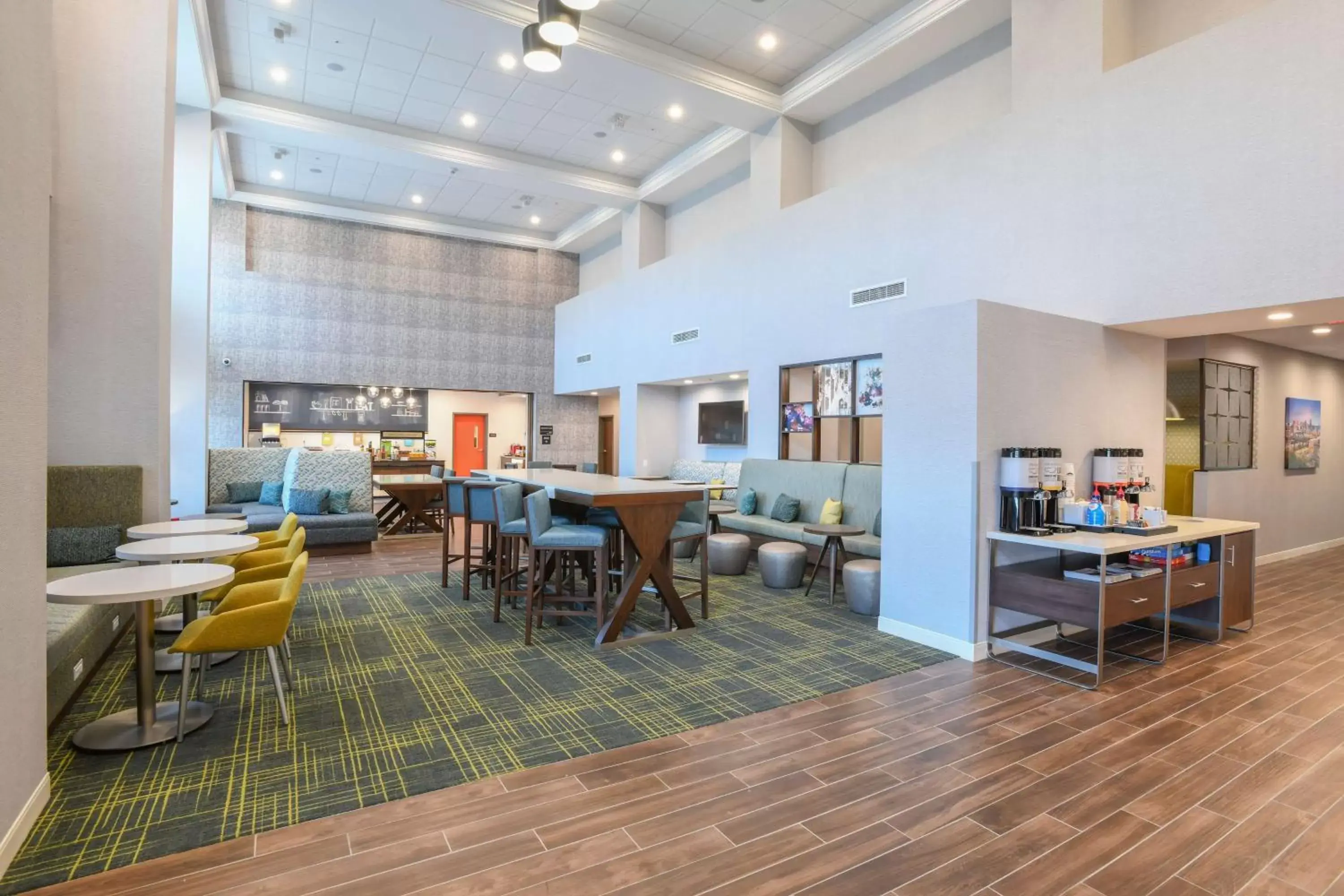 Lobby or reception, Restaurant/Places to Eat in Hampton Inn & Suites Cincinnati Liberty Township