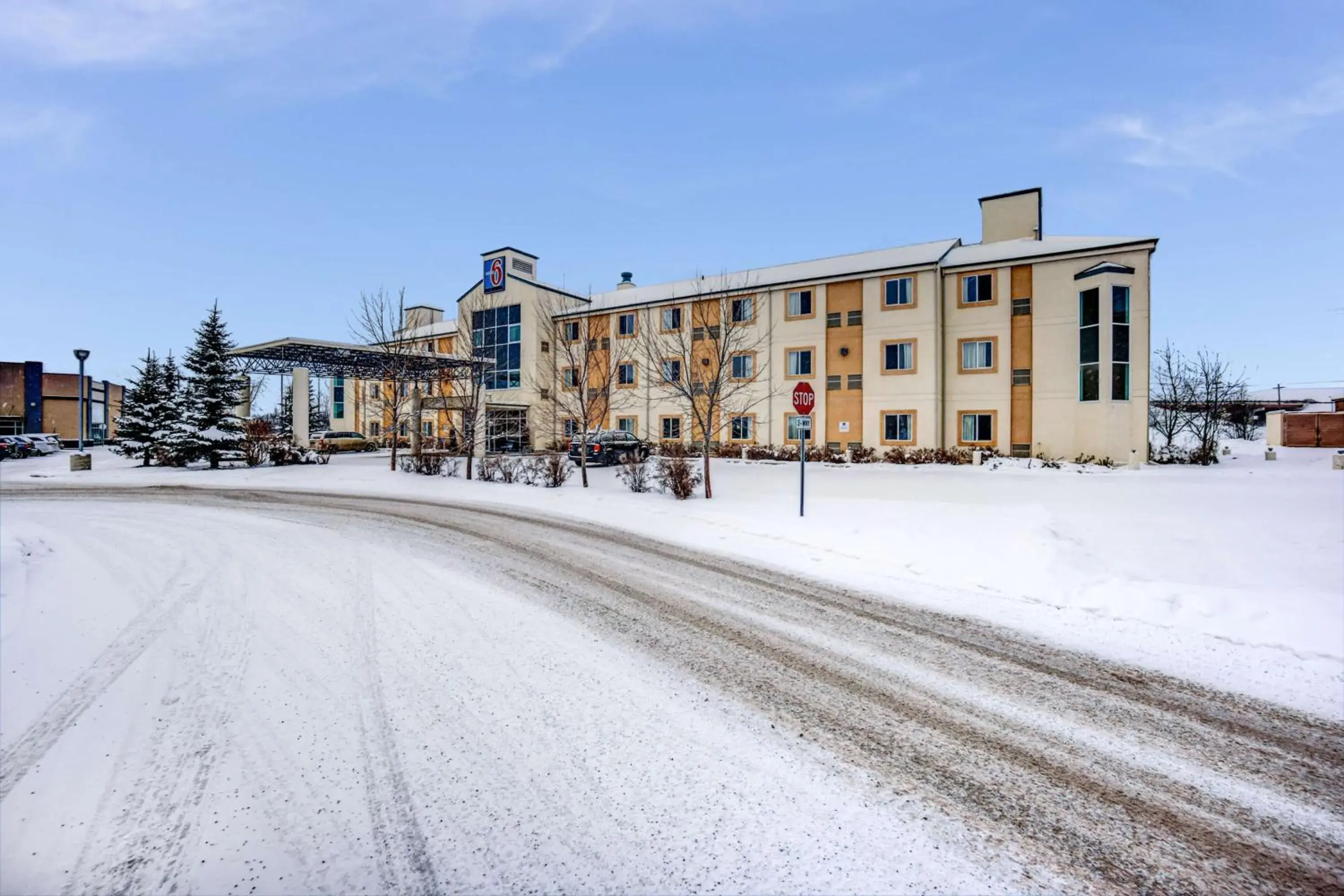 Property building in Motel 6-Red Deer, AB Property building in Motel 6-Red Deer, AB