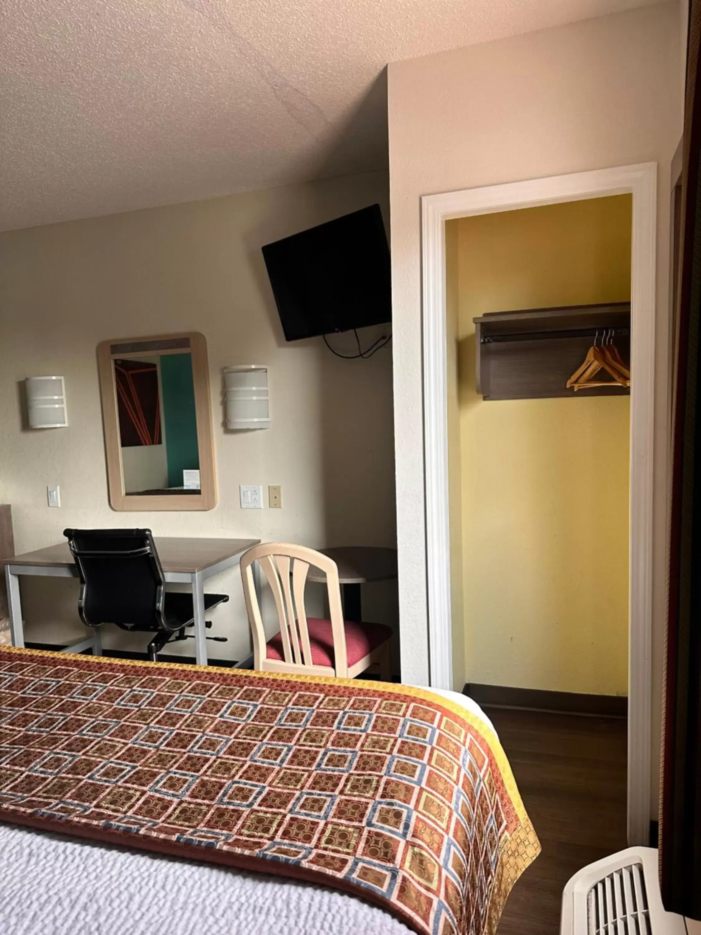 Bed in Howard Johnson by Wyndham Clarksville Tennessee Bed in Howard Johnson by Wyndham Clarksville Tennessee