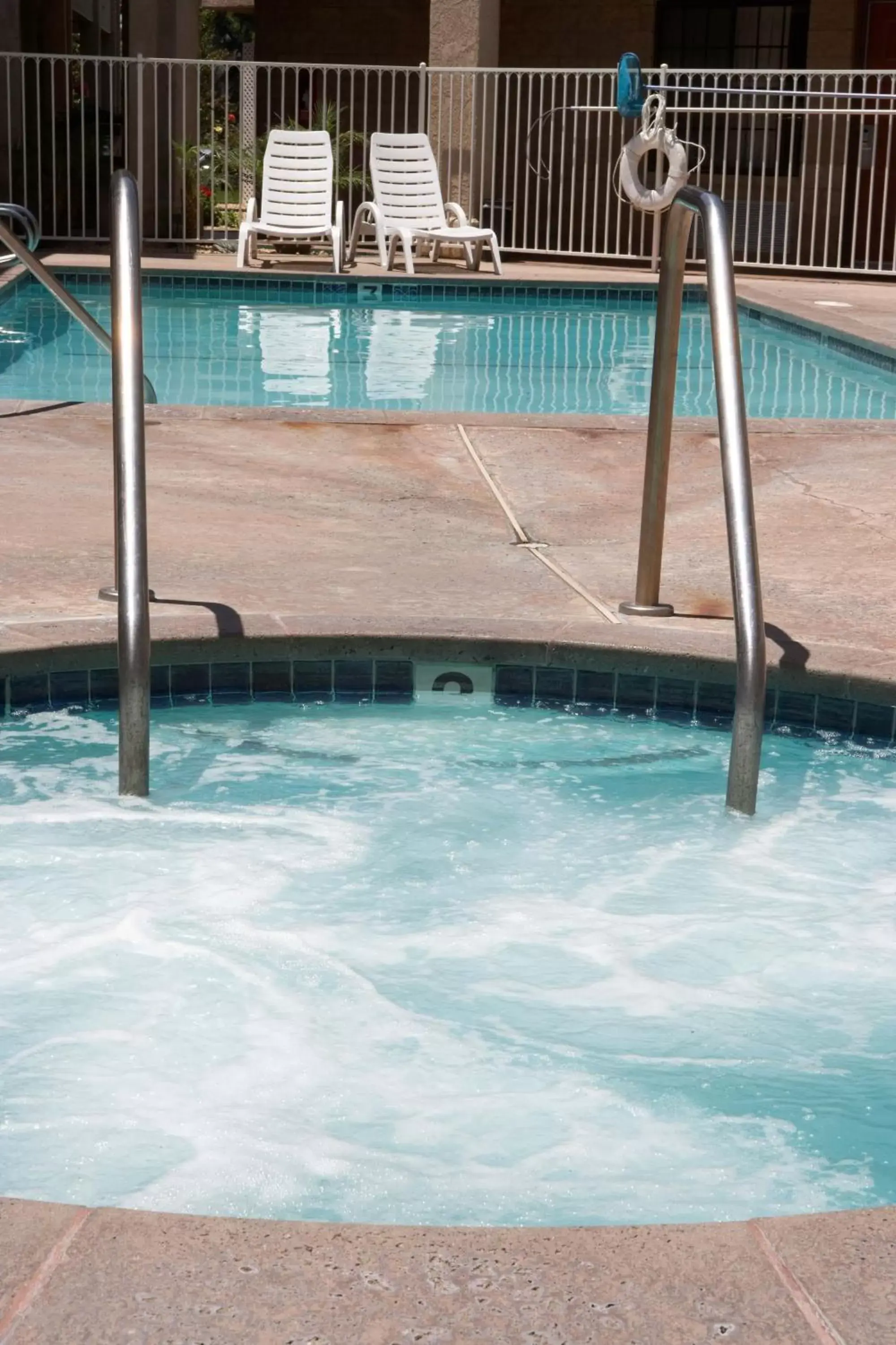 Swimming Pool in Premier Inns Thousand Oaks