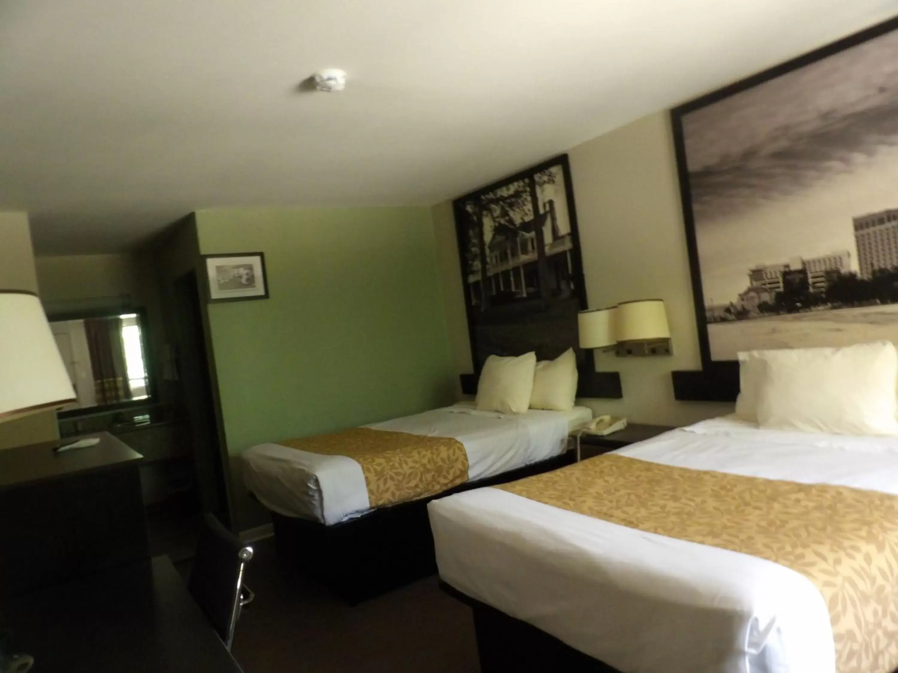 Photo of the whole room, Bed in Super 8 by Wyndham Ocean Springs Biloxi