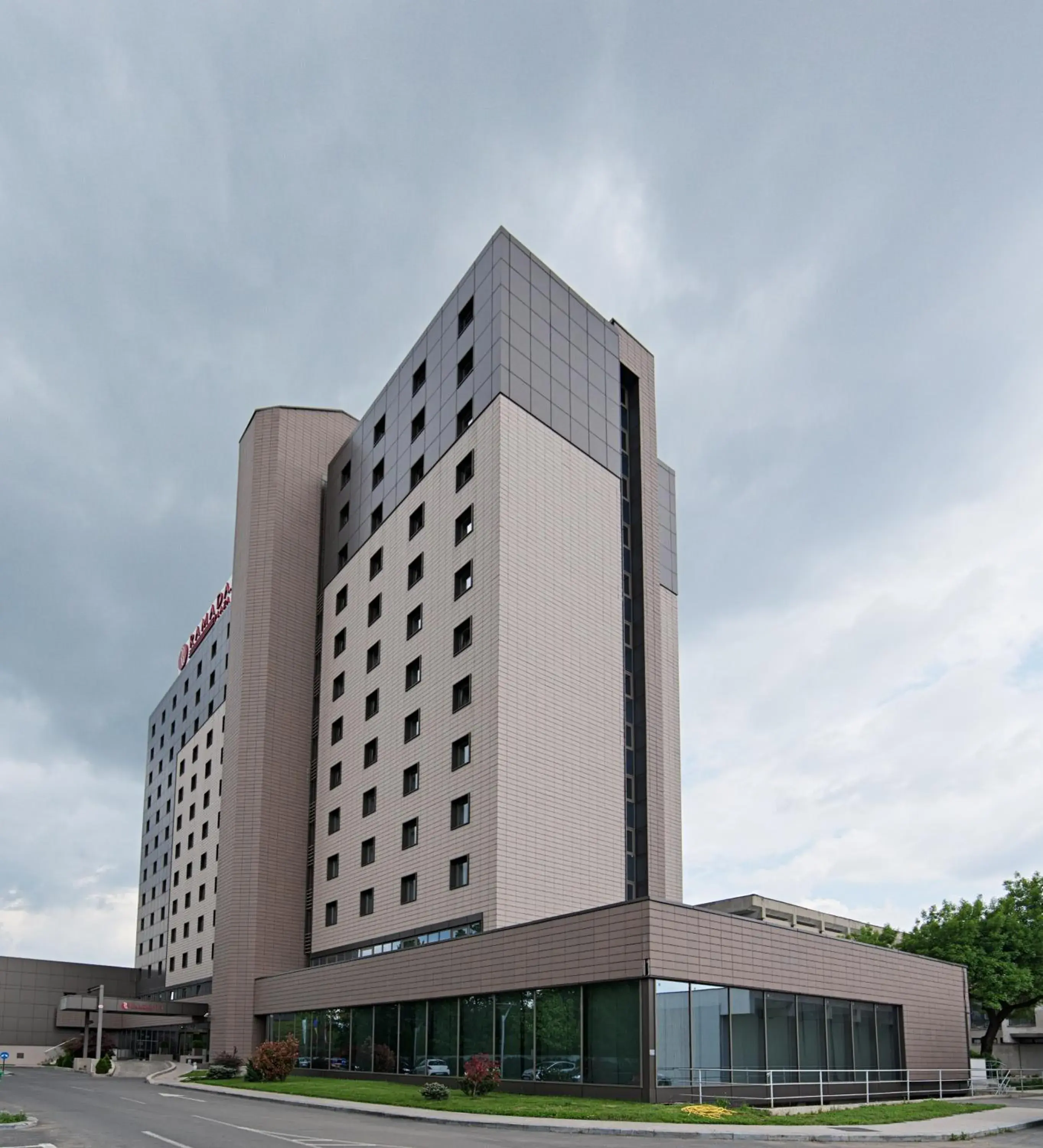 Property Building in Ramada Plaza by Wyndham Bucharest Convention Center