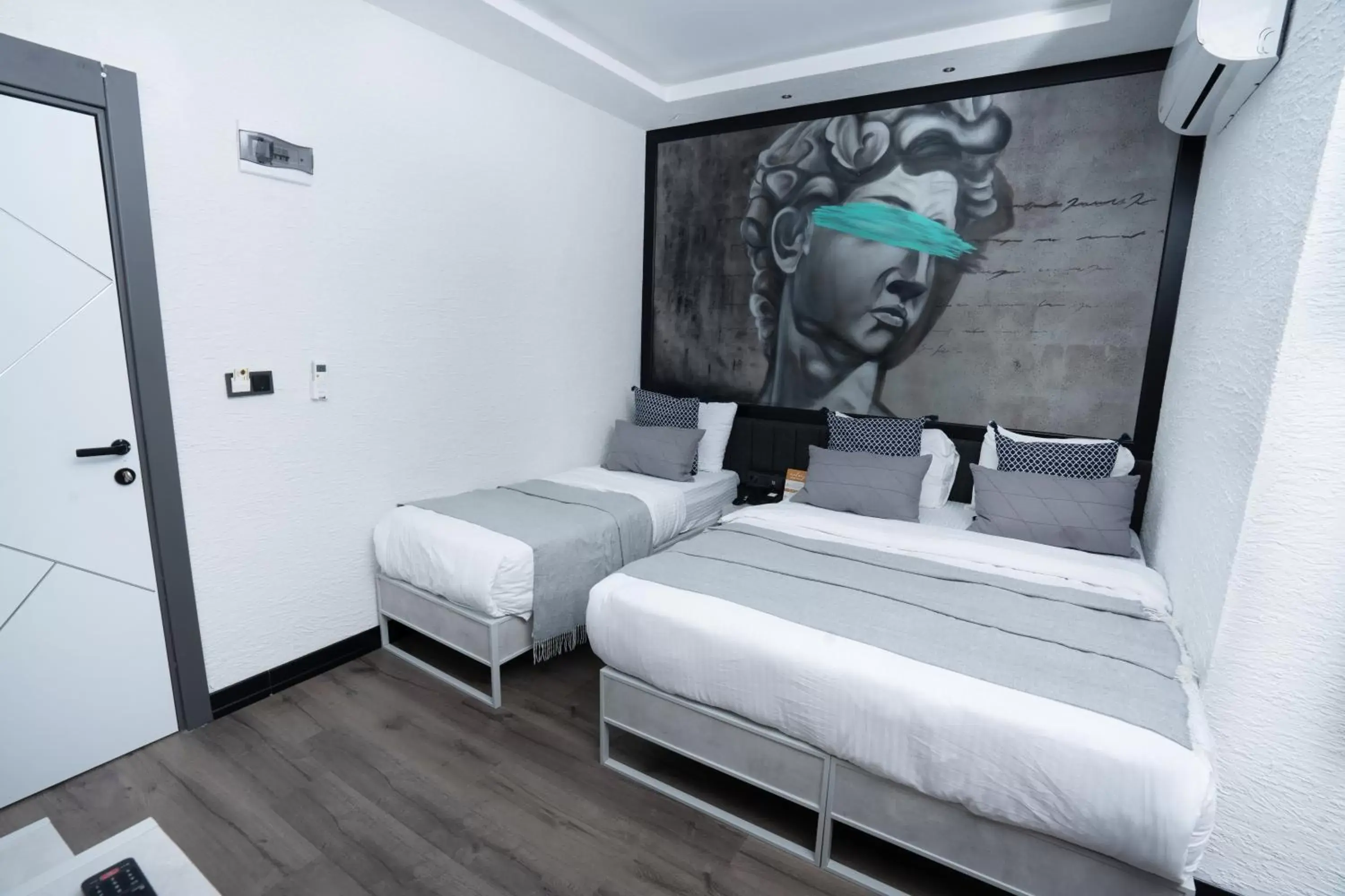 Deluxe Double or Twin Room with Spa Bath in Melanj Airport Hotel Deluxe Double or Twin Room with Spa Bath in Melanj Airport Hotel