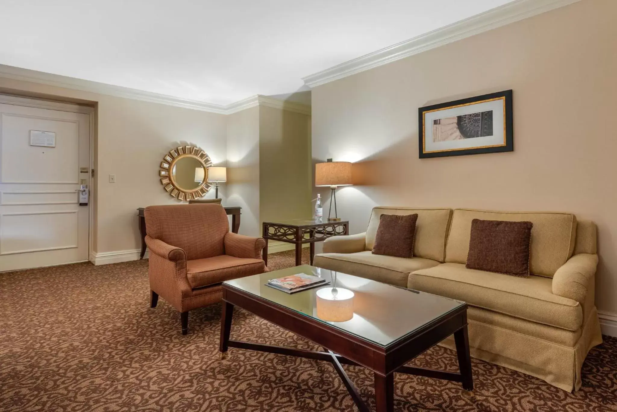 Photo of the whole room, Seating Area in Omni William Penn Hotel