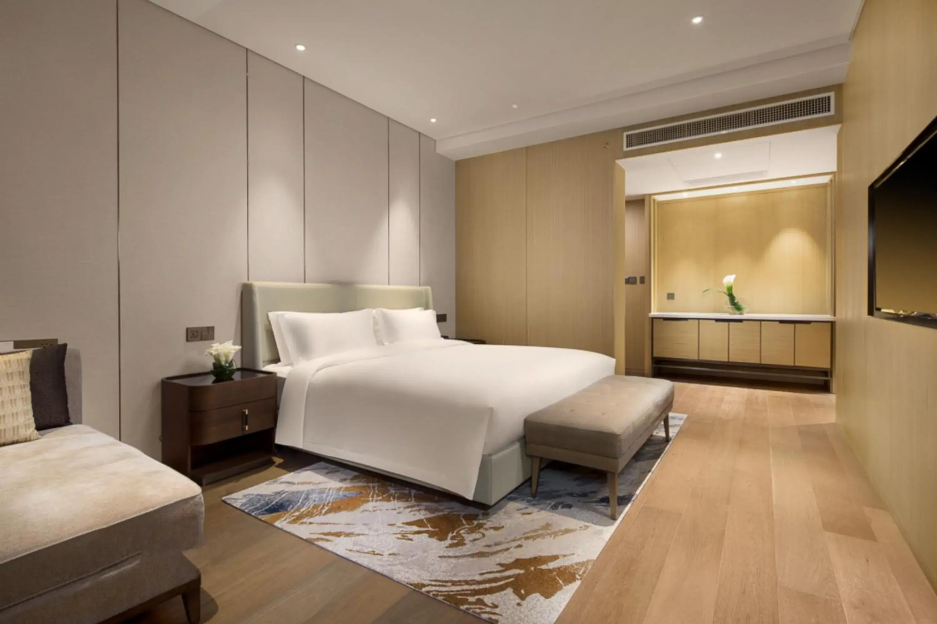 Bed in Wyndham Shanghai Pudong