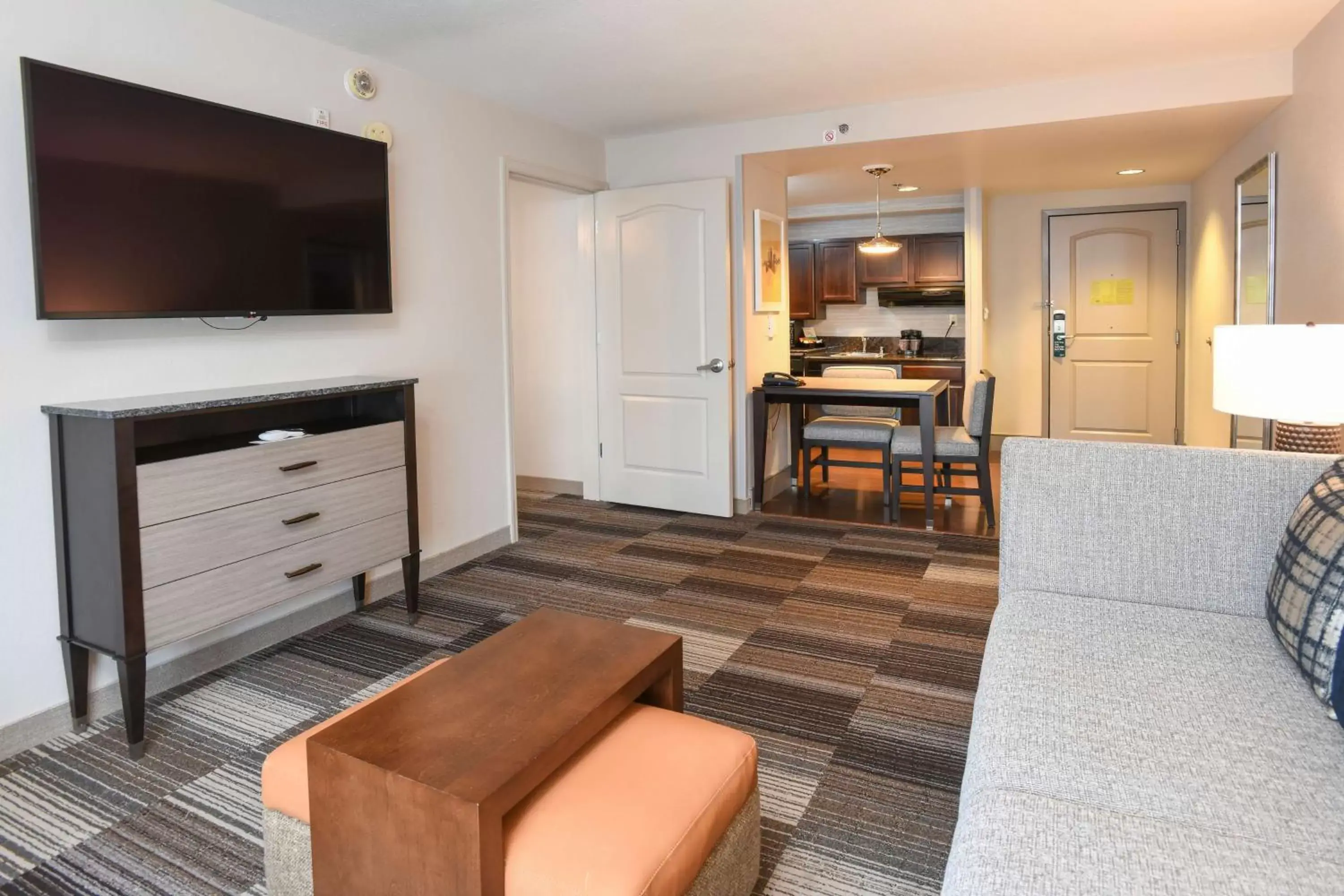 Bedroom, Seating Area in Homewood Suites Cincinnati Airport South-Florence