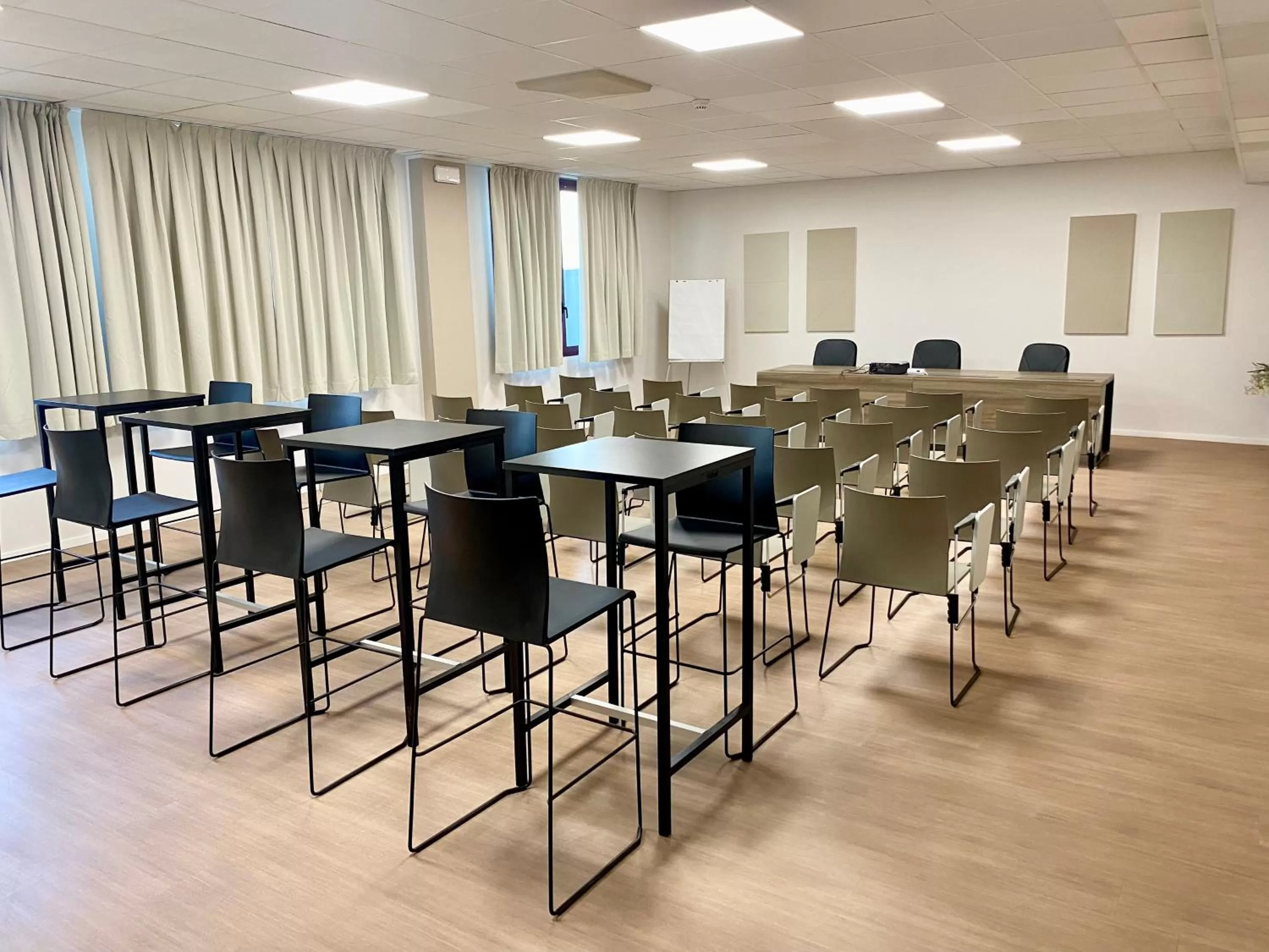 Meeting/conference room in Break Hotel