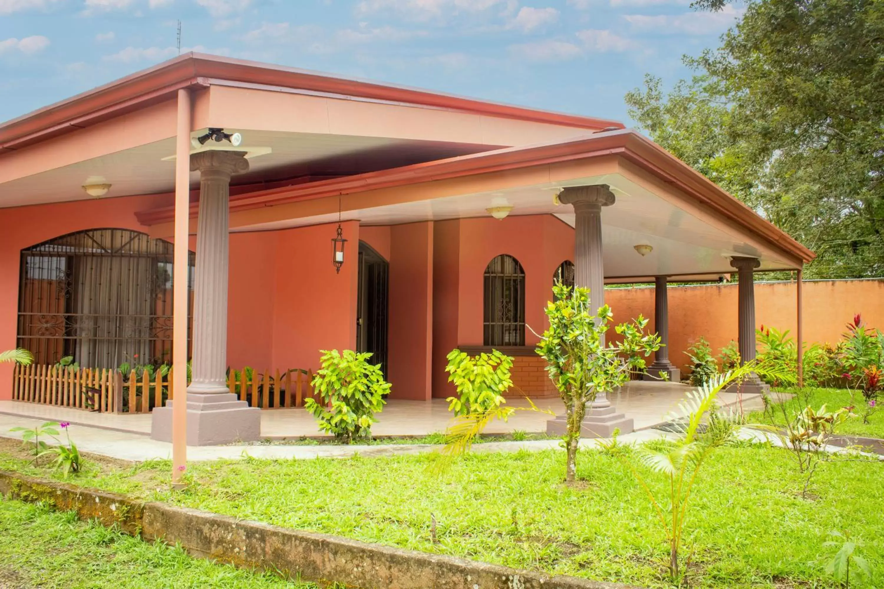 Property Building in Tico House Bed & Breakfast