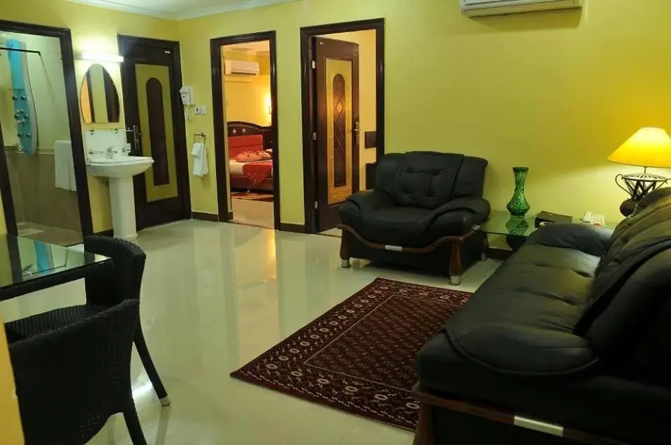 Shower, Seating Area in Urban Rose Hotel & Apartments